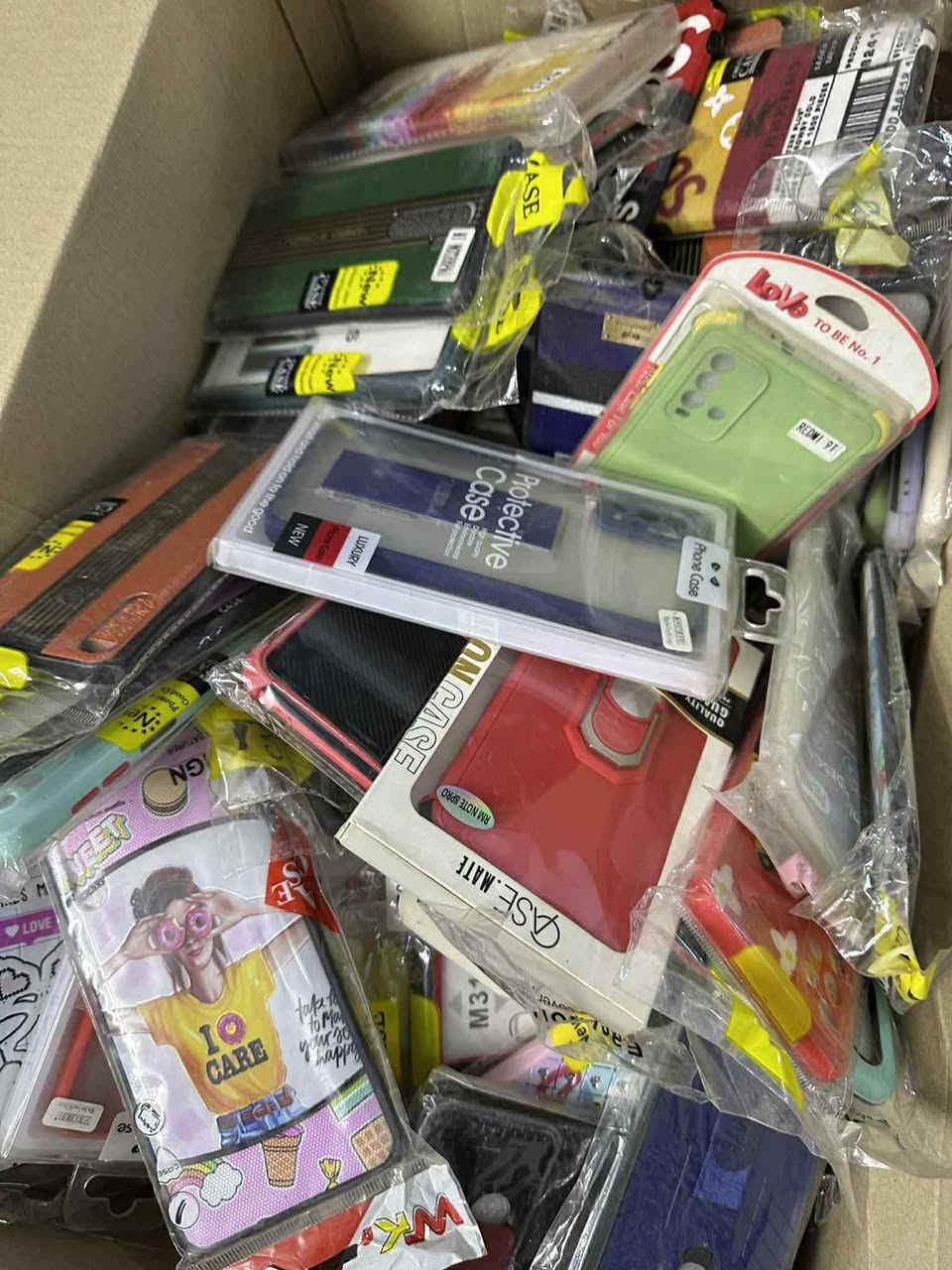 گفرات جميع اجهزة الاندرويد مشكل موديلات حلوة وراقية موجود كل الايتمات 
سعر 100 قطعة ب 70 الف 
العنوان : بغداد مصفى الدورة 
للتواصل : خاص او  ***********
متوفر 800 قطعة
