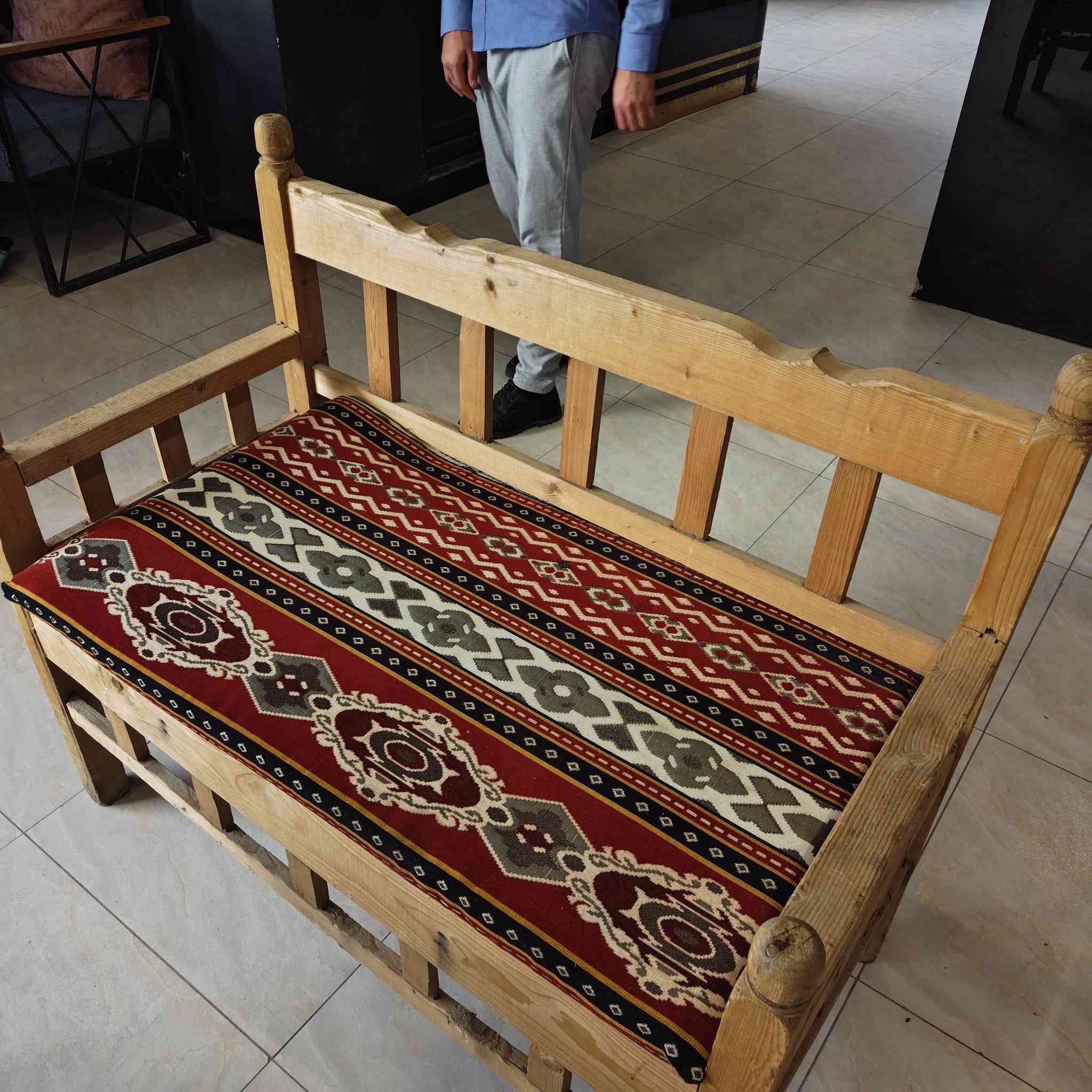 السلام عليكم ورحمة الله وبركاتة
قنفات +كوشه كوفي للبيع السعر 35 العدد 30العنوان بعقوبه الجديده شارع الطابو 
رقم الهاتف ***********
