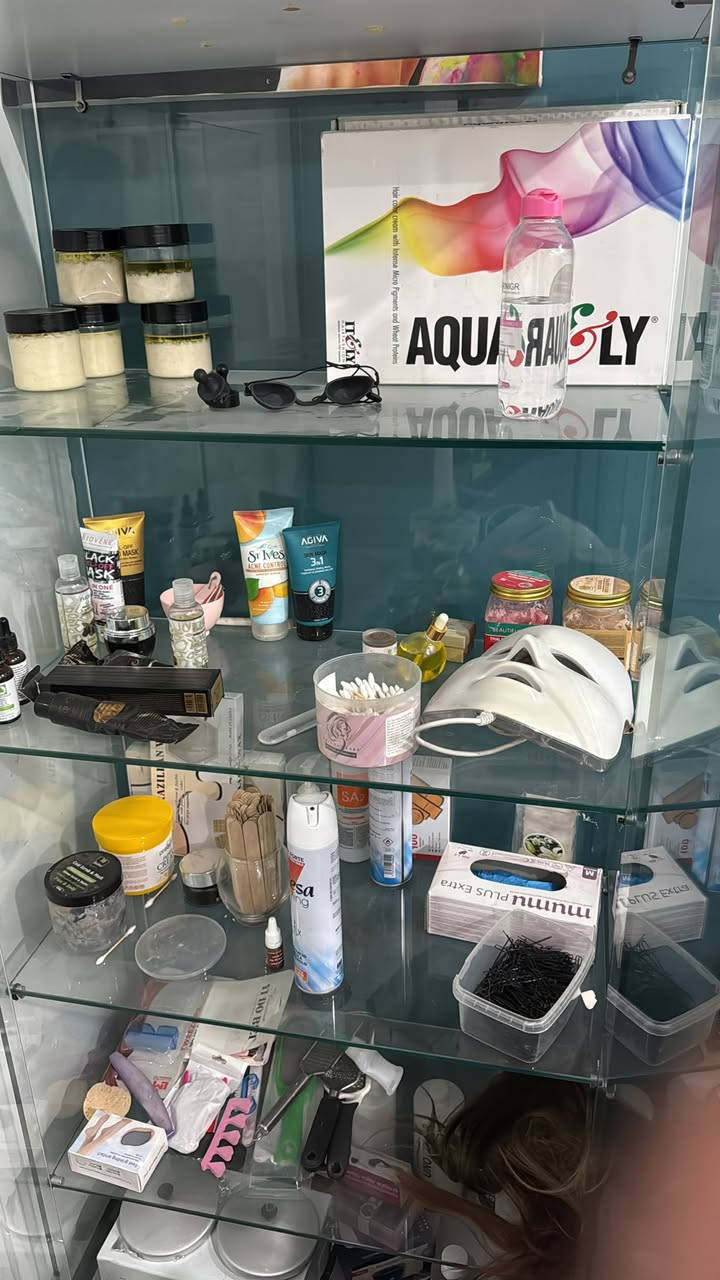 غراض صالون حلاقه للبيع ***********
