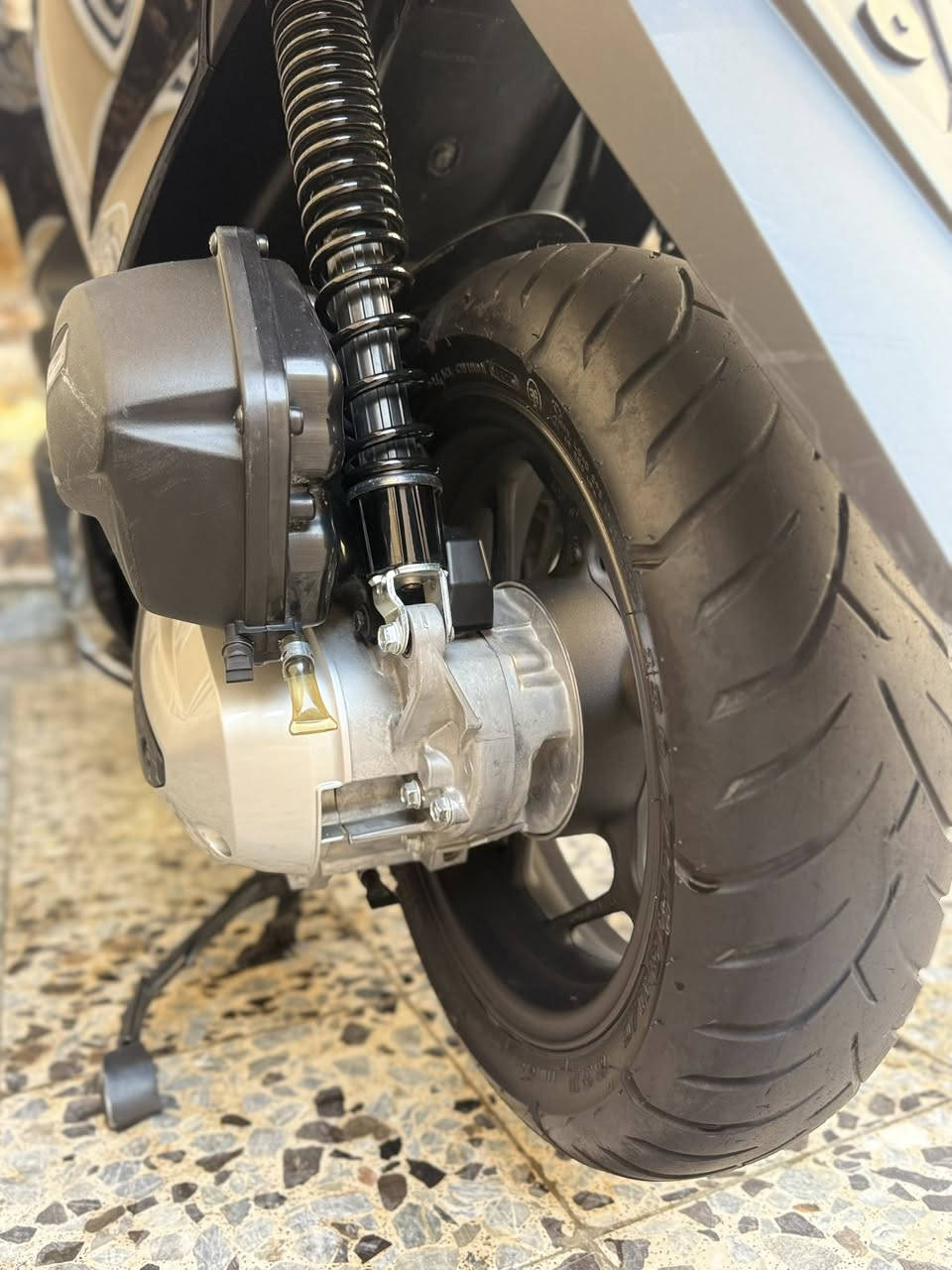 السلام عليكم
Pcx160

الجيل الرابع (ياباني)

مكينة جبيرة160

كفالة علمة

المسافة القطوعة 8 الاف يعني زيرو

عدد البصمات 2 + سويج طوارء

الون  نيلي علة اسود شدزي وكفالة من الصبغ

الدراجة احلة من الصور 

وسعرهة مناسب 

مكاني بلديات 

رجائا المو شراي ليتعبني 

السعر 27$ونص

وكلشي اكو بلسوك 

***********
