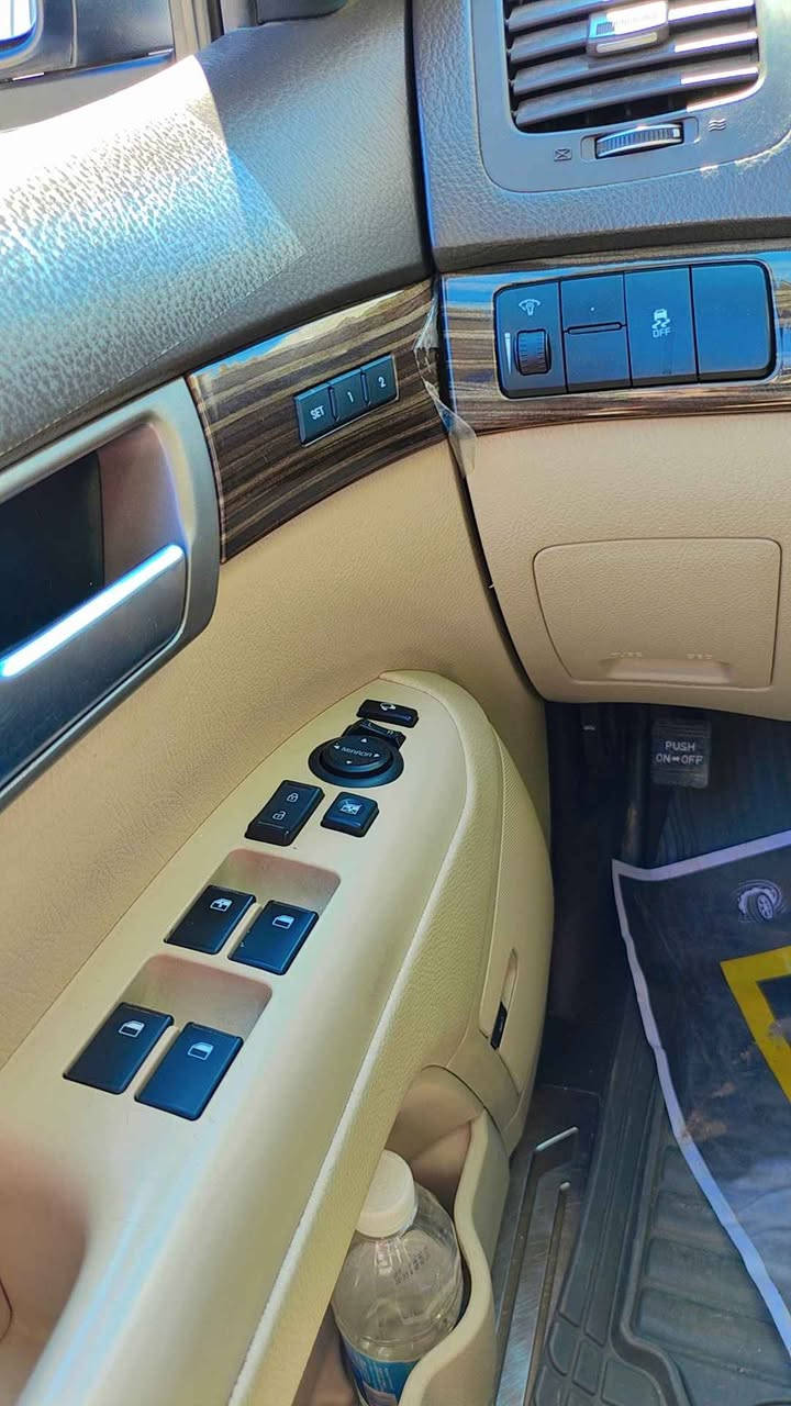 السلام عليكم مهافي ٢٠١٧ مكينة ٦ سلندر فول مواصفات ١/١ مال شركة الدولية للبيع أو مراوس بهايلوكس من ٢٠١٨الى ٢٠٢١ 
مكينة ٣٨٠٠
فتحة سقف 
أشاير مري 
مري قلابة 
حساسات أمامي خلفي 
كامرة دوارة 
صندوق شفط 
كشنات ٢ كهرباء 
كشنات جلد 
خزن ميموري
تحكم ستيرن كهرباء 
تبريد مركزي 
بصمة تشغيل وأبواب 
بعدهة بكتلوكات الشركة
فور ويل 4×4
مانع انزلاق 
تحكمات ستيرن 
بجم زنون
ثلاجة 
تحكم ستيرن كهرباء 
السيارة جديدة  رقم بغداد الإنكليزي مكفولة من كلشي السونر مرفق مع الصور السعر٢٥٠ بيهة مجال قليل
بسمي تحويل ثاني يوم 
 للاستفسار *********** بغداد, العراق
