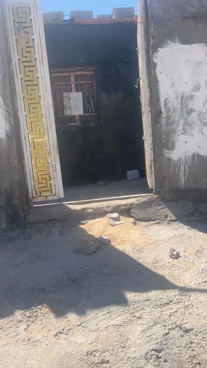 بيت + مشتمل للبيع وقابل للمراوس طابو صرف مداور ثاني يوم قرب مدينا الزائرين مساحته 330 م تدفع مقدما 100 مليون ويبقه 52 مليون تسديد شهري 500 الف  لاستفسار على رقم ***********
