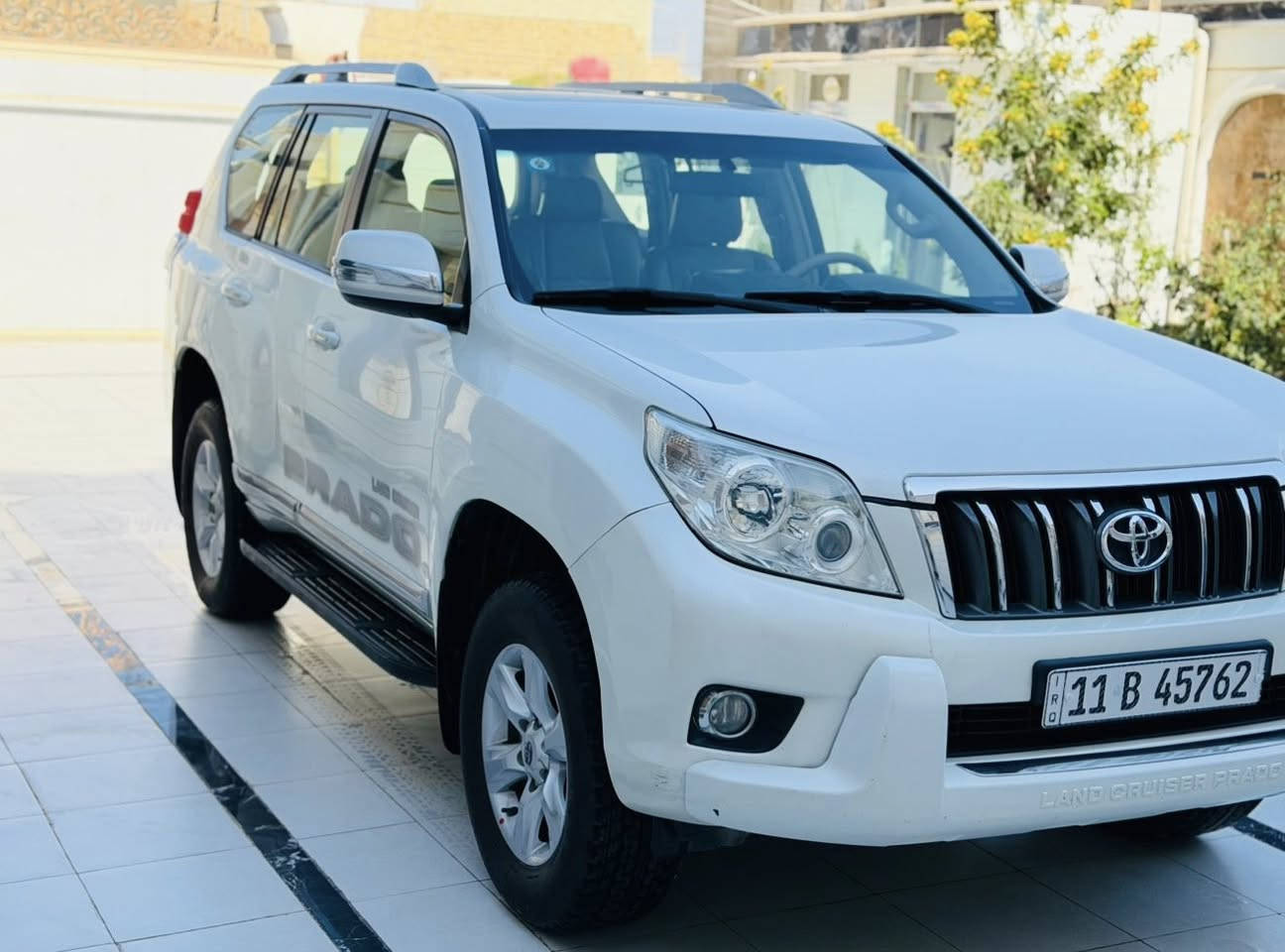 السلام عليكم
برادو 2013 مكفوله كفاله عامه 
رقم بغداد انكليزي 6سلندر فول موصفات 
سعره 295 بيه مجال 
***********/‭0787 011 6113‬
