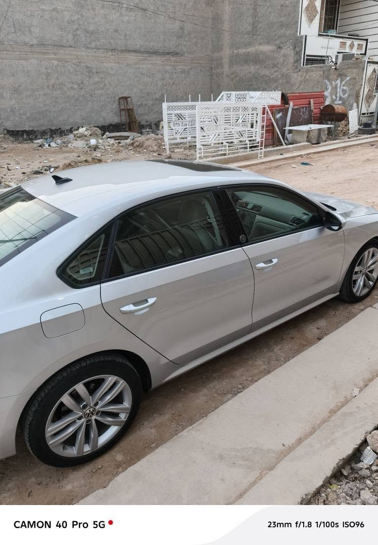 للبيع او المراوس حسب القناعة فوكسواجن باسات وارد امريكي ( كلين ) (بدون حادث) (بدون صبغ) رقم (دهوك )باسمي 
دعامية امامية فقط صبغ وبلادية وصورها موجودة من انصبغت الدعامية 
بارد شوية بالدور الخلفي وحافة بنيد والباقي كفالة من كلشي گير ومحرك وباتري وتخم تاير 
مواصفات 
محرك ٢٠٠٠ تيربو اقتصادي وسريع فتحة داخل جلد ابيض كشن هيتر والسايق كهرباء شاشة كاميرا حساس خلفي توقف ذاتي حساس اصطفاف تحكمات ستيرن رادار امامي نقطة عمياء گير سبورت وعادي 
المكان بابل او بغداد بيع او مراوس  السعر ١٦٠ $ متواجد خاص واتساب *********** واتصال *********** بغداد, العراق
