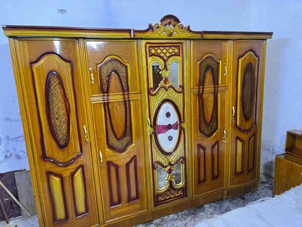 غرفه اخشاب مستعمله للبيع خمس أبواب ملحق صاج نضيفه زاوية كنتوريه ضهر جرجوبه براغي مديل نفخ مقوس السعر 600 بغداد الاتصال *********** متواجد واتساب اكو توصيل بكروه
