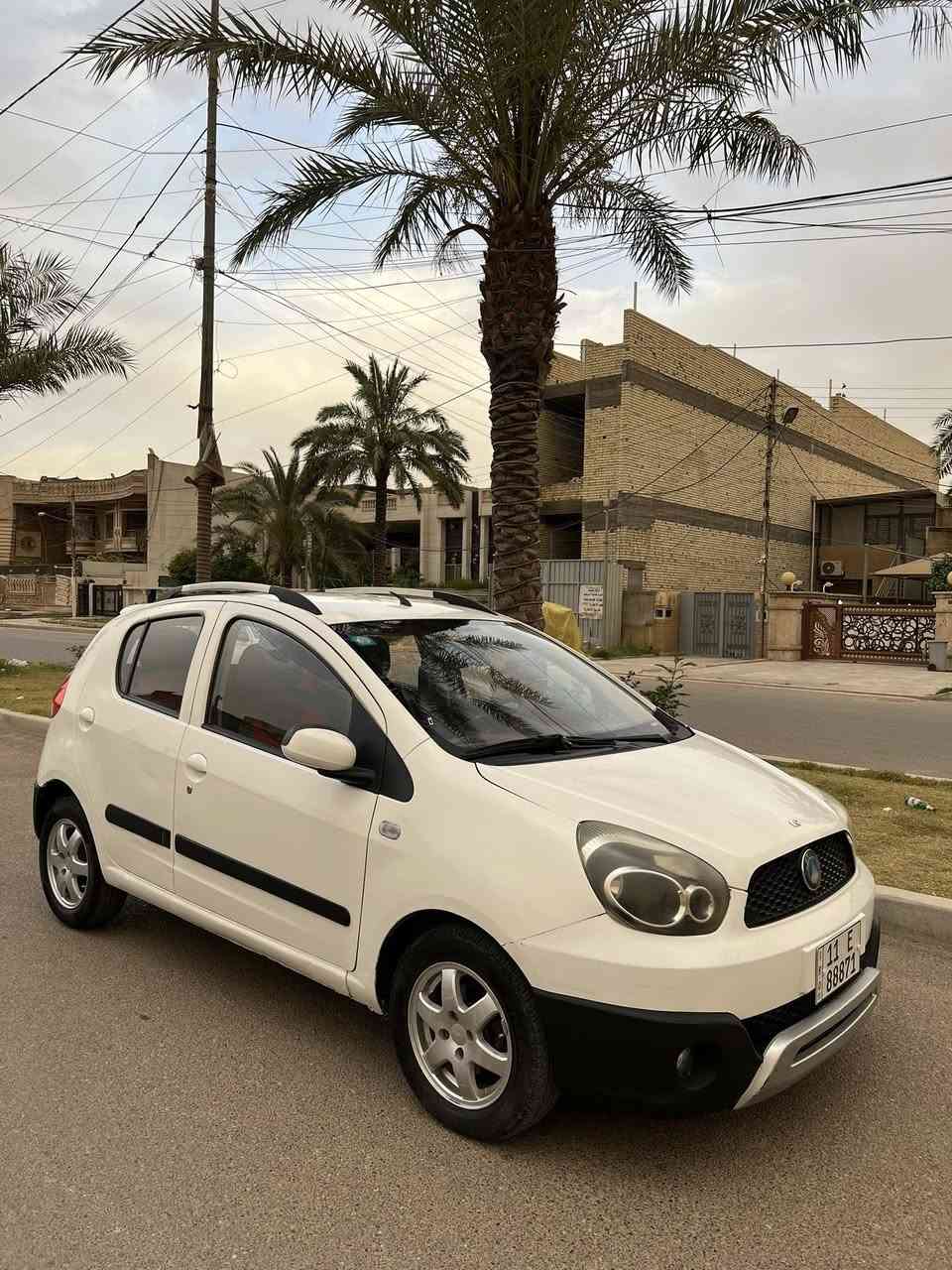 جيلي باندا كروز موديل 2013  نظيفة جدآ
بدون ضربة او صبغ على وضع الشركة كلشي ممبدل بيها 
كير ومحرك مكفول تبريد ثلج صدر جديد تخم تاير جديد 
 دوشمة جديدة رقم بغداد انكليزي 
مشروع وطني بأسمي تحويل مباشر 
 عارضها 58 وبيها مجال مكاني بغداد السيدية
 شراي يتصل  ***********
