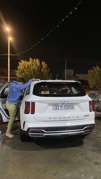 سورنتو 2022  4 سلندر  تحكمات ستيرن  كشن كهربائي  السيارة ماشية 100 الف...