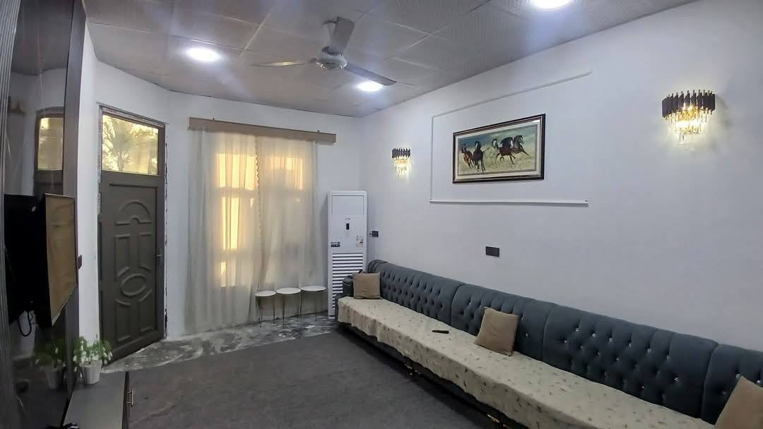 دار للبيع او مراوس بقطعه باب الدرب  100م طابو زراعي سند 25  بعقوبه شارع الساده الرئيسي مقابل منفذ الهودج وسواق حجي هادي للستفسار ***********
السعر 40
