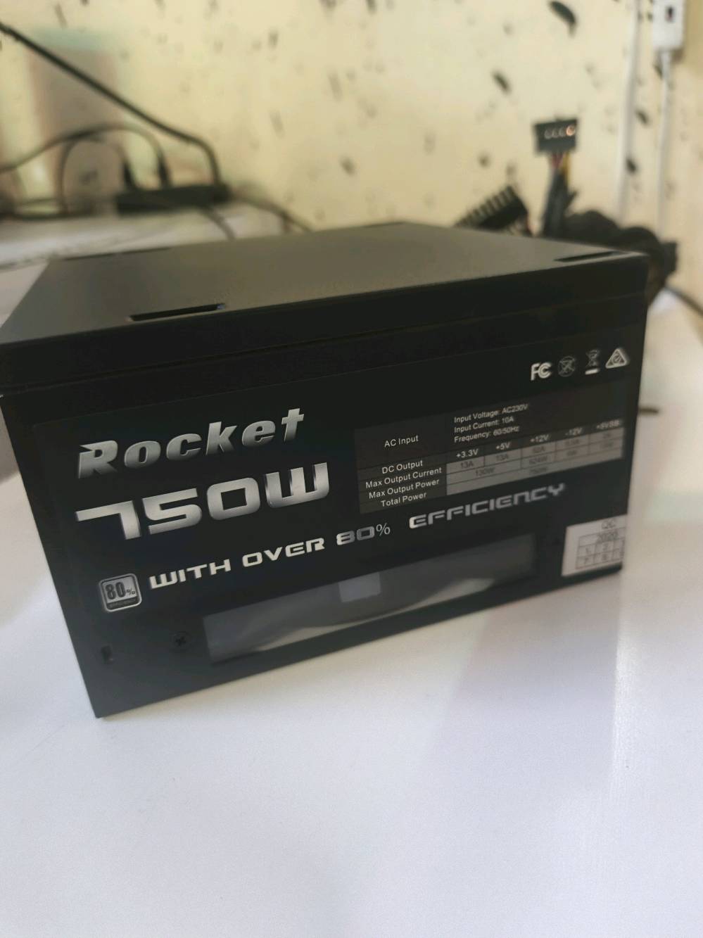 بور سبلاي ماركة Rocket قدرة 750 واط، مناسب لأجهزة الكمبيوتر المكتبية. يتميز بكفاءة تزيد عن 80% لضمان استهلاك طاقة مثالي. حالة الجهاز ممتازة ومجهز بمروحة تبريد فعّالة للحفاظ على الجهاز بارد. مثالي لمحبّي الأداء العالي في أجهزة الألعاب وأي استخدامات أخرى.

السعر قابل للتفاوض. للتواصل وتفاصيل أكثر، يرجى المراسلة.