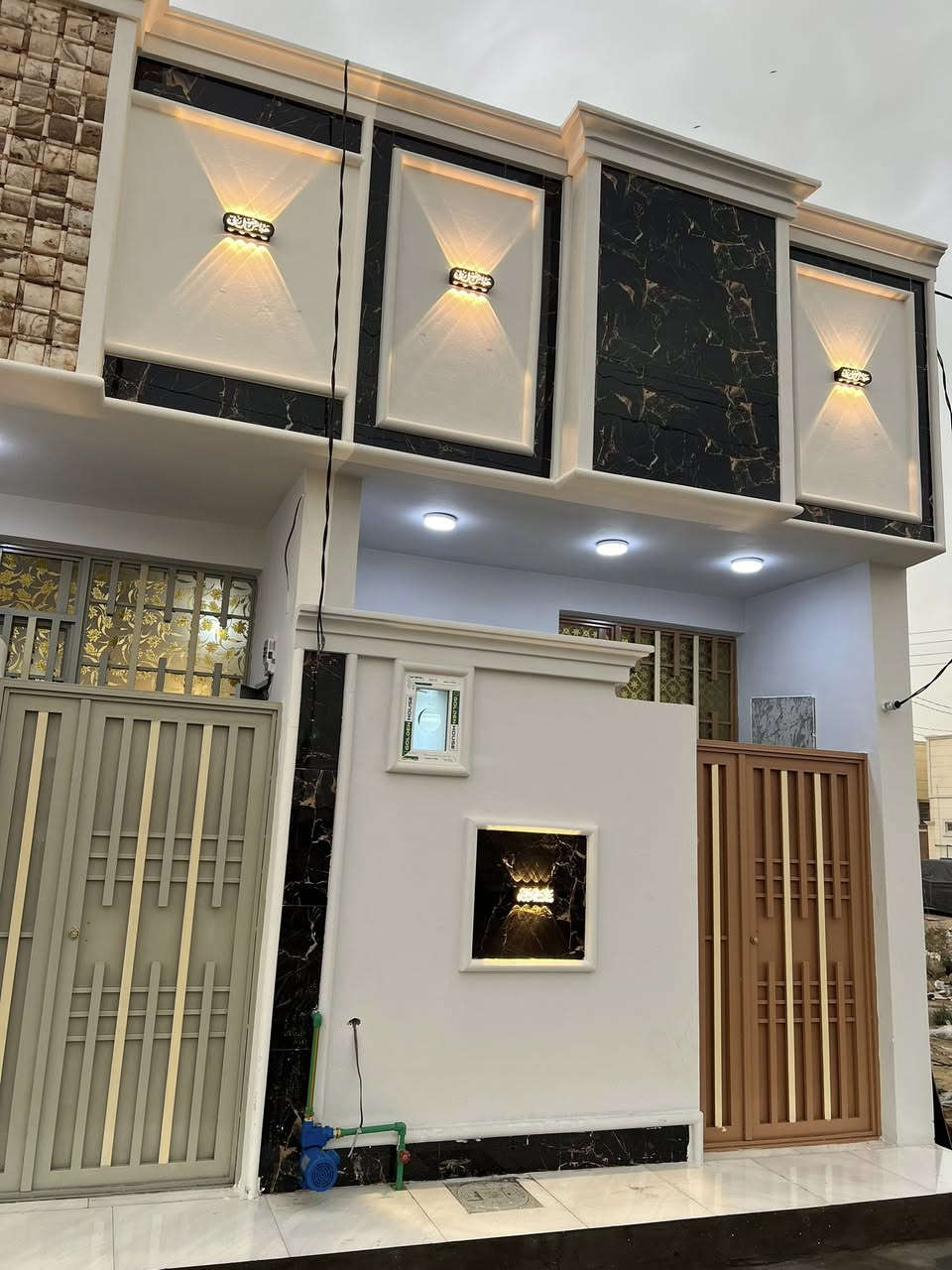 ياالله الهم صلي على محمد وال محمد يوجد لدي بيت مساحة 50متر طابق واحد بناء طابوق جمهوري بي غرفة وصالة ومطبخ وصحيات عدد 2كافه الخدمات ماء وكهرباء ومجاري وتبليط طابو زراعي قرار محكمة البيع مباشر مع صاحب الارض موقع البيت كربلاء مجمع الإبداع قرب جامعة العميد بصف علوه المخضر يصلح سكن او حسينيه للزوار بيع نقد فقط الاستفسار 
***********
***********
واتساب موجود
