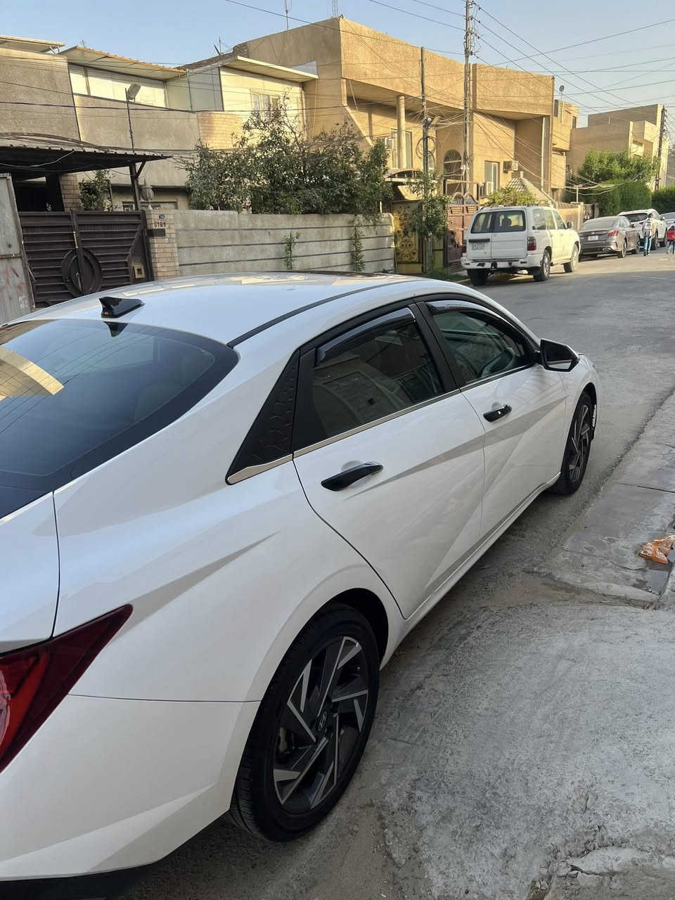 النترا 2024 
رقم بغداد محرك HEV1600
هايبرد . صدفي
السياره بارد بل بنيد فقط 
أربعة سلندر كاميرا خلفية دوارة 
 شاشة كبيرة  ( جي بي اس ) ماشيه 12 الف ميل
لايت زنون

Android auto & Apple car play
منافذ USB أمامي خلفي سستم صوت متكامل (bose) تحكم ستيرن جهتينبصمة باب لمس + بصمة تشغيل عن بعد رادار  أمامي ( توكف من وحده اذا شي كدامه ) 
كشنات  جلد &تبريد وتدفئة الأمامية أشارة بالمريا الجانبي صندوق ذكي يفتح عند الأقتراب 
ويل كب رياضي شاحن لاسلكي أوتو هولدسايد بريك بصمة ثلاث أنظمة قيادةحساس امامي خلفي
تبريد بيانونظام خروج الآمن عند فتح الأبواب لتفادي مرور السيارات قرب الأبواب الجانبية 

25-نظام محافظة على المسار -كشنات جلد لون مميزفتحة سقف أوتو بريك عند الرجوع إلى الخلف في حال وجود سيارة أو شخص  دمام امامي خلفي
اكشانه تدفئه وتبريد كشن سائق كهرباء + خزن ميموري وبيها بعد كومة مواصفات آخرى  

الرقم :بغداد الدولي الجديد سياره بأسمي تحويل ثاني يوم
العنوان  بغداد 
السعر 185
للأستفسار تلفون أو واتساب ***********
