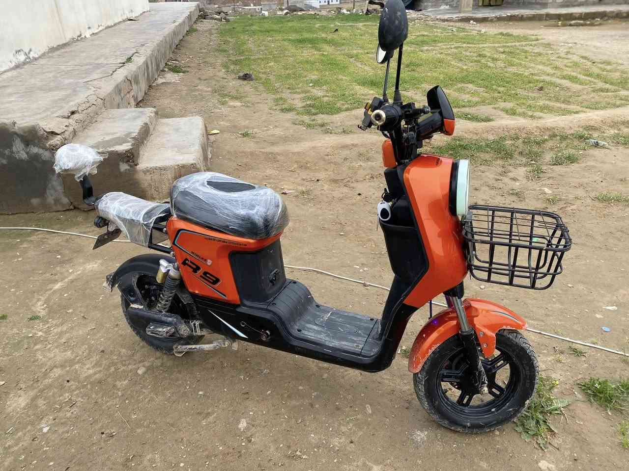 السلام عليكم موطورشحن جديد للبيعR9.                               السعر425وبي مجال ***********
