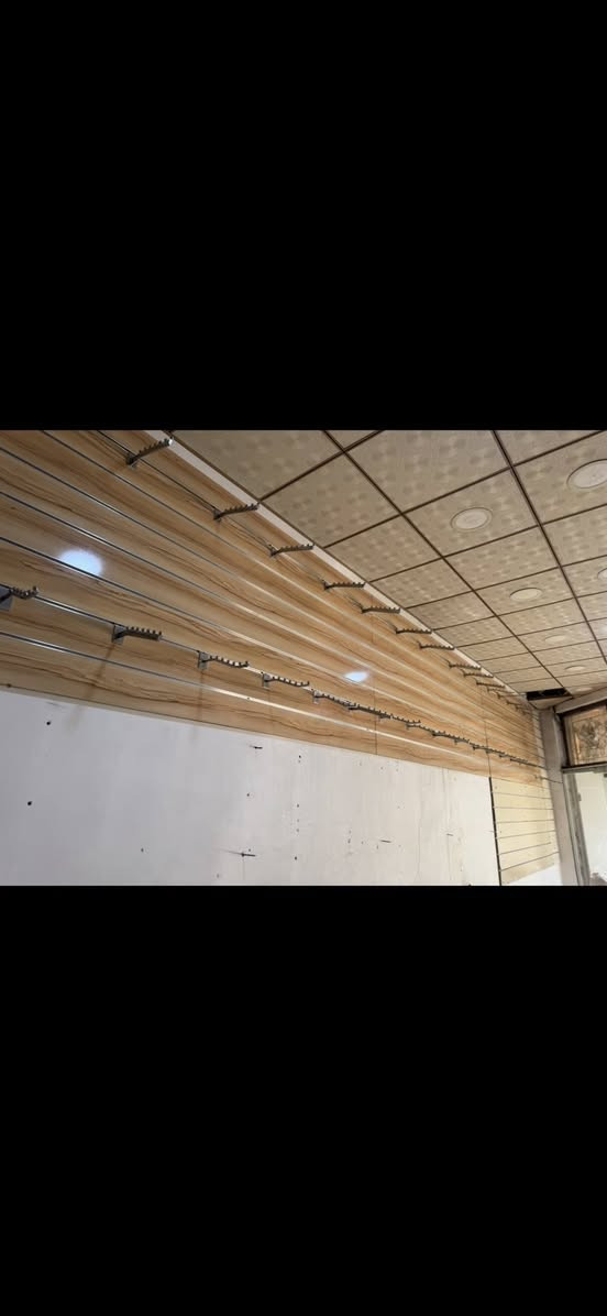 ڕەفەی mdf بۆفرۆشتن لەگەڵ قۆڵ 35سانتیم 40 سانتیم
هەموی تازەیە هیچی نەشکاوە بە سعری گونجاو
ئەگەر موشتەریت تیل بکە لە سلیمانی
***********
