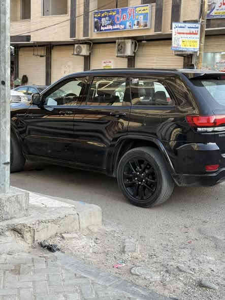 جمعة مباركة 🙏🤍

جيب كراند شيروكي ابلاند .5 راكب بلاك توب 

الموديل : 2020) . 
المحرك : V6.  3.6L . 
العداد : 50 Mi
 
المواصفات :. 
* تحذير النقطة عمياء ⚠ .
* مرايا تعتيم ذاتي. 
* ويل قياس 20 انج .
* شاشه كبيرة . 
* نظام الخرائط (GPS) .
* المصابيح الأمامية زنون جديد.
* دخول ذكي. 
* بصمة. 
* تشغيل عن بعد .
* الصندوق الخلفيي كهربائي .
* مقعد السائق كهربائي.
* المقاعد الأمامية تدفئة .
* حساسات خلفية . 
* تدفئة ستيرن . 
* مانع تصادم خلفي .
* بلوتوث تلفون . 
* نظام التشغيل والاطفاء الاوتوماتيكي 
تخم تاريات جديد .
السعر 230 وبيها مجال 
السيارة حادثها بنيد وجاملغ خفيف بدون ايرباك بدون شاصي جديدة وعليها نانو سيراميك جديد  مبيها اي نقص 
سنوية ٤ سنوات
مگان السيارة بغداد شارع فلسطين***********
