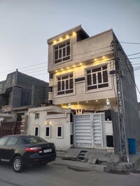 ٣ طوابق • حديقة • ٣ غرف نوم