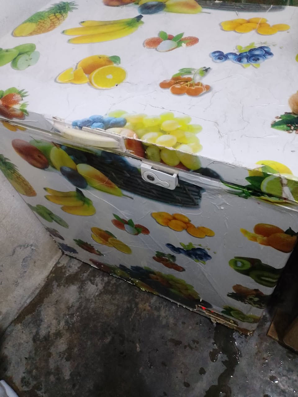 سلام عليكم ثلاجه ومجموده للبيع نضافه مثل ماواضح بالصوره شغالات مطابت المصلح السعر ثنينهم 180رقم تلفوني موجود وتساب بي ***********
