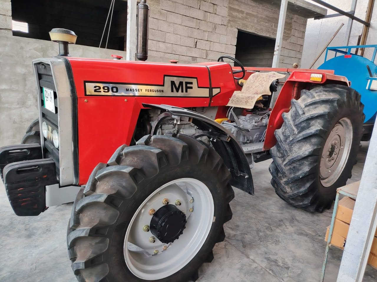 للبيع و مراوس ب تركتر نيوهولند 120 و 140 فول عادي و 155
فوركسن انكليزي موديل ١٩٨١  حجم 275 دبل اكسن رقم سليمانية بأسمي سنوية جديد لحد 2030
رقم جديد و هزه و فحص مرور جديد ب سنوية سويت دبل اكسن
كير و محرك و اكسن و جيهاز و بمب كلة بشرط مكفولة كفاله عامه
كهربأيات كله شغاله 
مصبوغ علمود فحص براد و هزه 
سعر 140 ورقةو بيها مجال  
***********
واتسأب موجود 
عنوان كركوك
