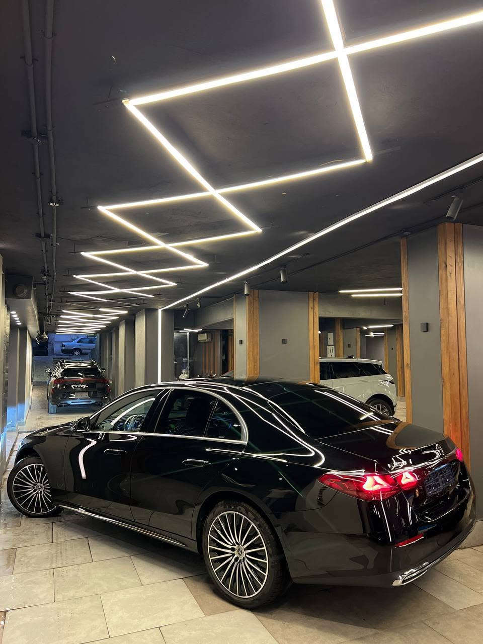 Mercedes E200
Exclusive
Model 2026
Fully loaded
Zeroo

تريبل اسكرين
هيد اب
سماعات برومستر
تكييف ٤ زون
سقف بانوراما
فوانيس دجيتال
شنطة كهرباء
بصمة خارجية 
كراسي تسخين
جنط مقاس 20

اللون اسود فرش جملي

السعر 5,850,000. 
فاتوره 

معاينه مصر الجديده 
للتواصل واتساب 01007898055 القاهرة, مصر


**إذا كنت صاحب هذا الإعلان وتريد حذفه لأي سبب، رجاءا أرسل رسالة إلى الدعم الفني**