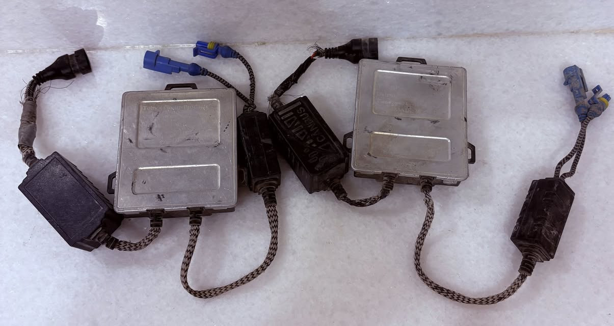 السلام عليكم
1-لايت زنون ابيض نهار 150واط حقيقي شركة Platins فيشتة 9005استخدام ٣اشهر 
2-محولات 500واط فيشتهن H11 وياهن لايتاتهن ابيض يرهمن عالي وناصي او بس ناصي 
3-لايتات لون اصفر فيشتهن9005
4-فيشة H11
للاستفسار خاص او على ***********
