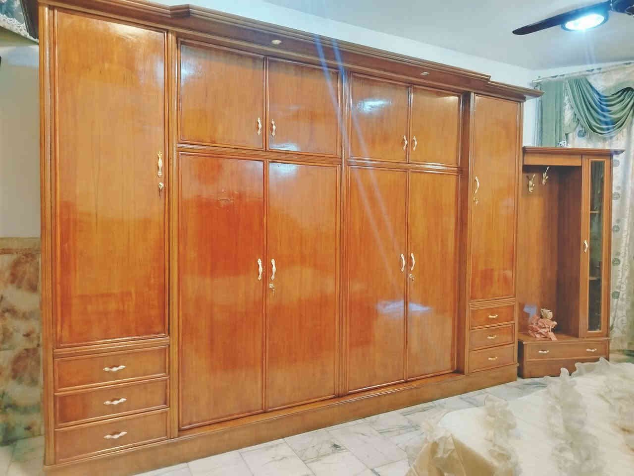 غرفة نوم تسكام صاج داخل وخارج شغل ثقيل استعمال قليل مابيها اي ضرر ضهر جرجوبه خمسه ملم اخت الجديد مكفوله من الشخط تكمه مكفوله كفاله عامه العنوان حلة حي الجزائر ***********.   ***********
