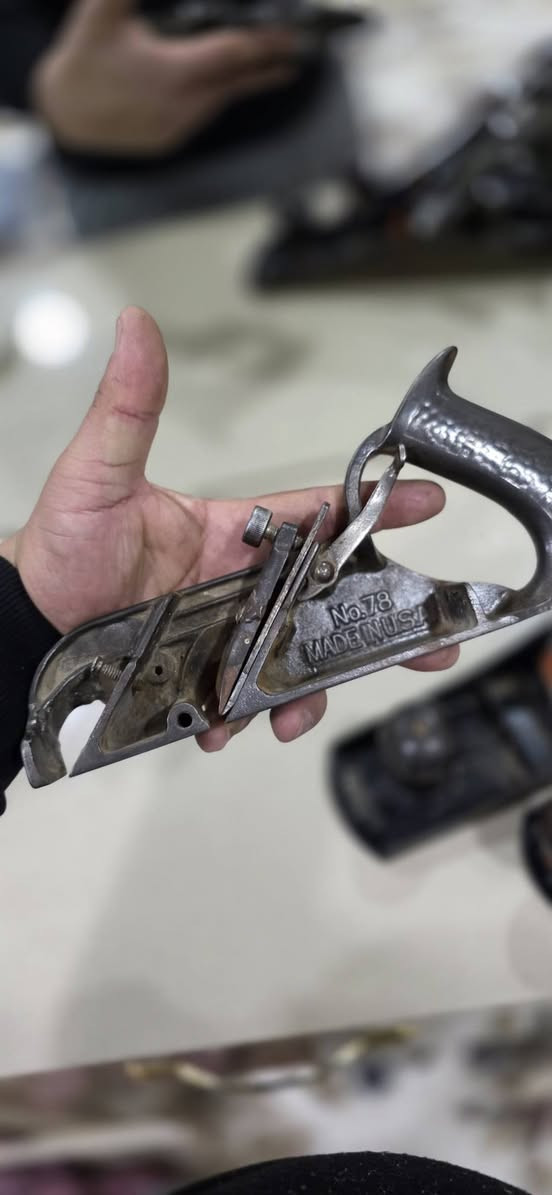 يا الله متاح استانلي انكليزي او ام جنبين امريكي نضيفات
*********** واتساب
