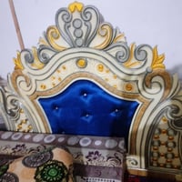 غرفه اخشاب للبيع هي وملحقاتها كامله ميز تواليه هو والمرايه مالته كنتور...