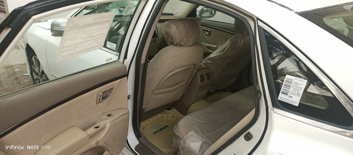 السلام عليكم
ازيرا للبيع موديل 2011 

مكينة 3800

رقم بغداد الجديد

السياره صبغ عام ضرره جاملغ خلفي واصل تكمه لخلفيه وجاملغ امامي مبدل 

بدون شاصي لغد حوض كله مكفول 

مري شفط

تحكمات 

لايت زنون عالي 

كامره

تخم تاير صدر خير من الله 

تتفئ تبريد 

 السعر82وبيه مجال مكان ديالى بعقوبه متواجد ع فيس رقمي***********
