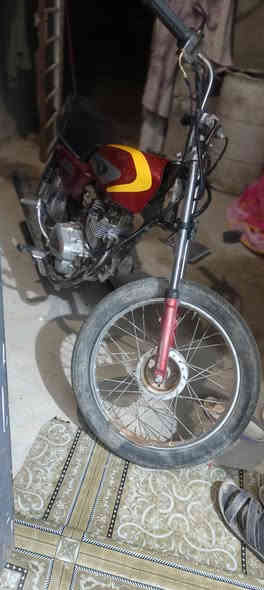 دراجة كلك مديل 21 تايگر كلشي جديد تعمير جديد ما عدا المحرك  ستوته ام تي تر   ول تاير الگدام المكان السماوه الوركاء السعر 400 /***********
