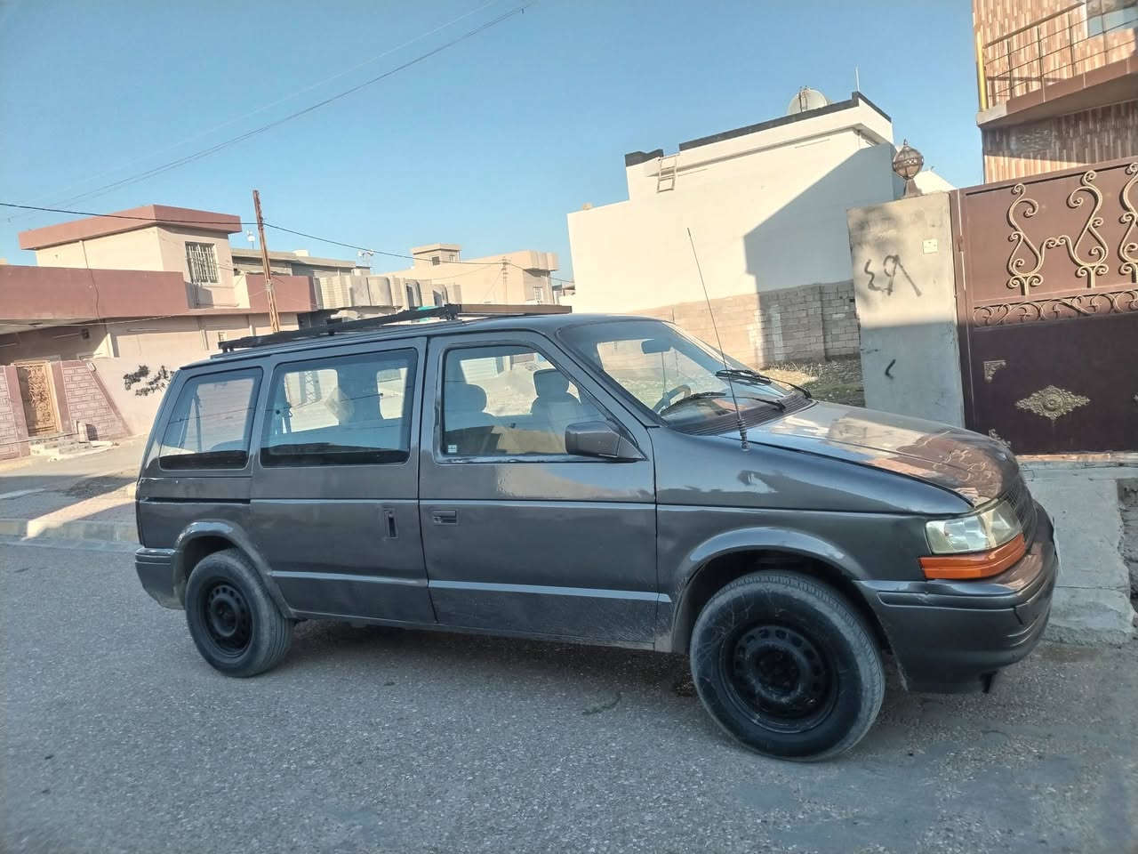 سلام عليكم سياره دوج كلايزر 7 راكب رقم صلاح الدين سنويه جديد لحد 2028 مشروع وطني تحويل موباشر كير محرك صدر اكسل تايرات كوله ابشرط سياره جاهز من كول نواحي بدون ضرر بدون خياص سعره 32 شراي خابر *********** مكان كركوك داقوق
