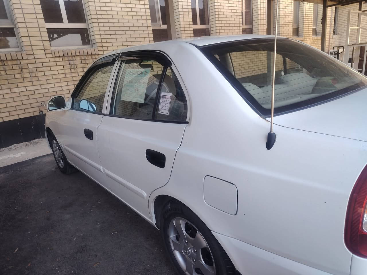 السلام وعليكم عندي فيرنا موديل 2009 السياره جاهزه من جميع النواحي حلوه السياره بيها حادث ومعمره تعمير حلو اوعارضها 58 ورقه اوهذا رقم تليفوني *********** وباسمي السياره عنواني بغداد القاهره
