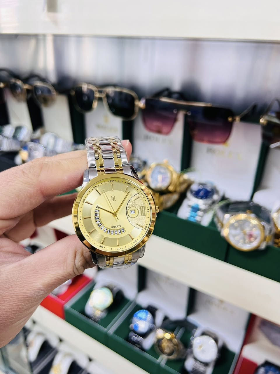 بسم الله الرحمن الرحيم 
على بركة الله يعلن معرض جاسم الفرع الثاني2 بيجي 
عن تخفيض الاسعار لجميع انواع الساعات بمناسبة اقتراب عيد الفطر المبارك تخفيضات على جميع انواع الساعات 
مستعدون لصيانه جميع انواع الساعات (يدوي باتري_يدوي اوتماتيك_جداري_منضدي)
العنوان صلاح الدين بيجي سوق بيجي قرب مرطبات فريزو او مقابيل عالم الموبايل هـ(***********)
