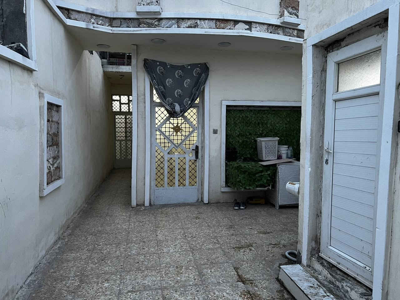 سلام عليكم بيت لبيع مكان بغداد الزعفرانية الزراعي حي الأمانة السعر 65 وبي مجال قليل  رقم *********** الاستفسار
