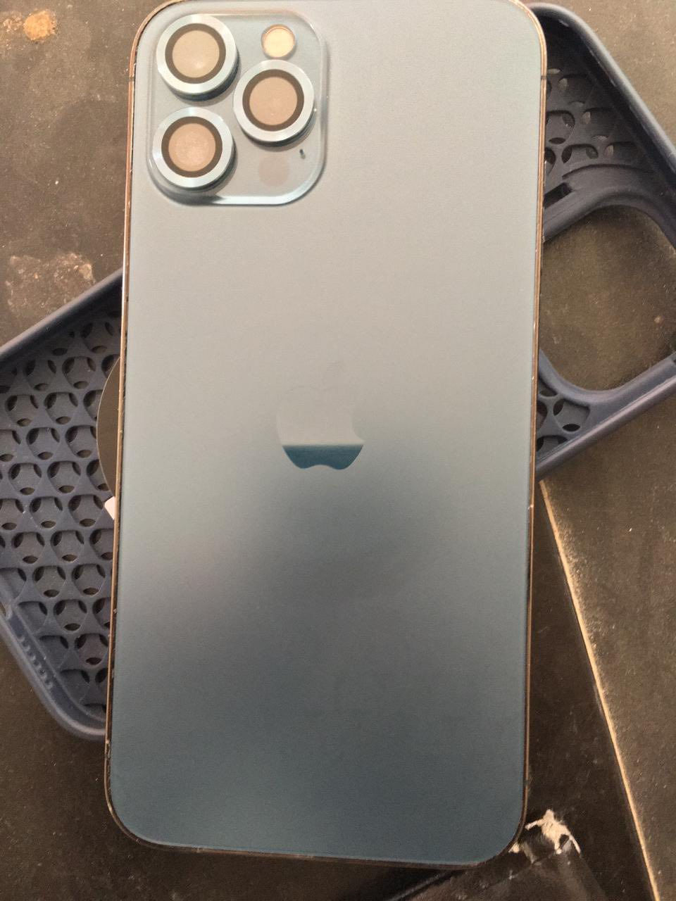 سلام عليكم ايفون 12promaxذاكرة 256 بطارية 75 الدكم مال تشغيل وإطفاء ماتشتغل (البور )والكامرة 1x بيه رجفه  مو واضحة الشاشة بيه فطر زغير بالكلاس   مبين بالصوره الشاشة مستبدله مسبقاً بس اصلية ثلاث خيرات و ألوان ولمس كلش زينه والظهر هم مبدل وكالة اخوان اقرأ المنشور اني كلشي موضح بي السعر 200عنواني كربلاء رقمي ***********
ما متواجد على فيس فقط اتصال
