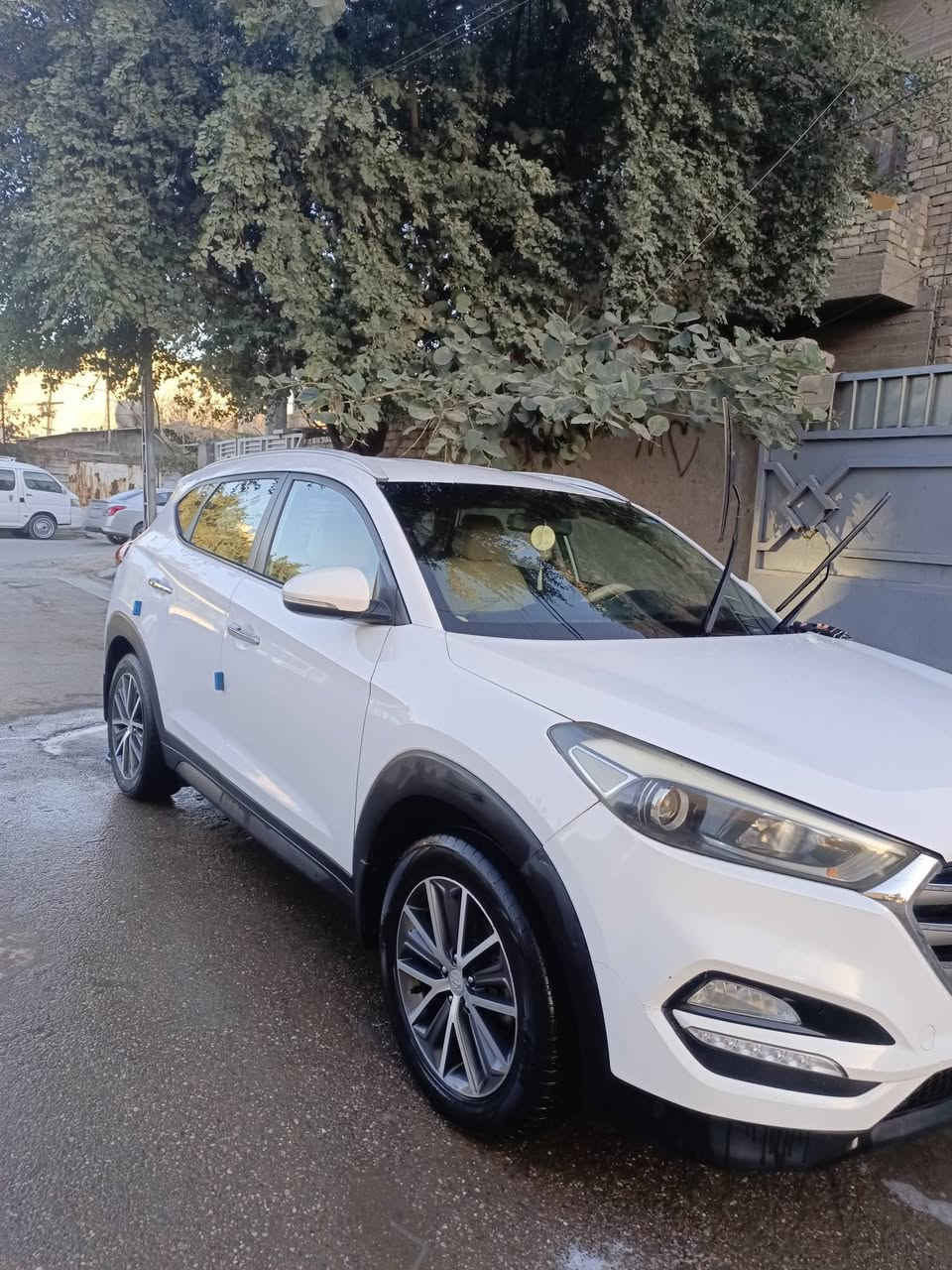 السلام عليكم توسان 2017خليجي
مواصفات مكينة 2000دوش اربعة دسك تحكمات ستيرن 
لد نهاري 3انضمة قيادة سبورت وعادي وايكو ويل18
سيارة نضيفة مال بيت ماشية 200 رقم بغداد الجديد تحويل ثاني يوم السيارة بسمي السعر 173وبيها مجال للطيبين مكاني بغداد الدورة غير متواجد ع فيس 
***********
