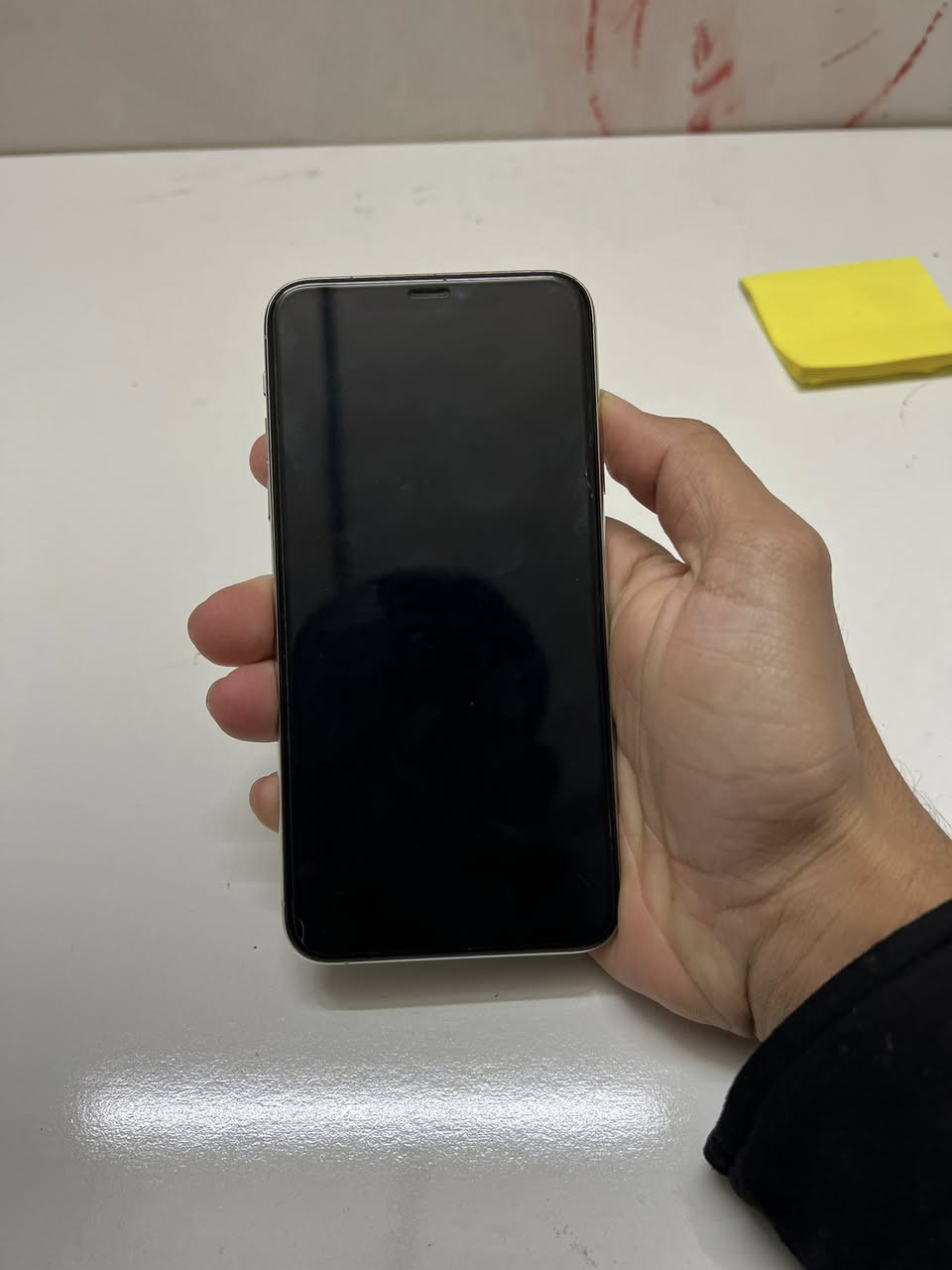 السلام عليكم ايفون 11 برو ماكس نموذج m بطارية 89 ذاكرة 256 اي عيب مابي نظيف جدًا شرط الحاسبة سعر 400 وبي مجال قليل للاستفسار ***********
