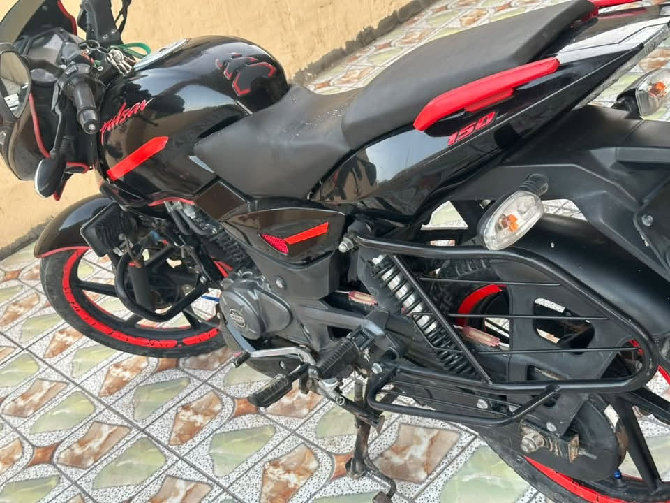 بوليسر نيون 150 موديل 21 اوراق اصولي ماشيه 27 الف حقيقي الدراجه نضيفه جداً 
مكاني بابل ..
 مليون و250 وبيها مجال بسيط

*********** اتصل او وتساب فقط.
