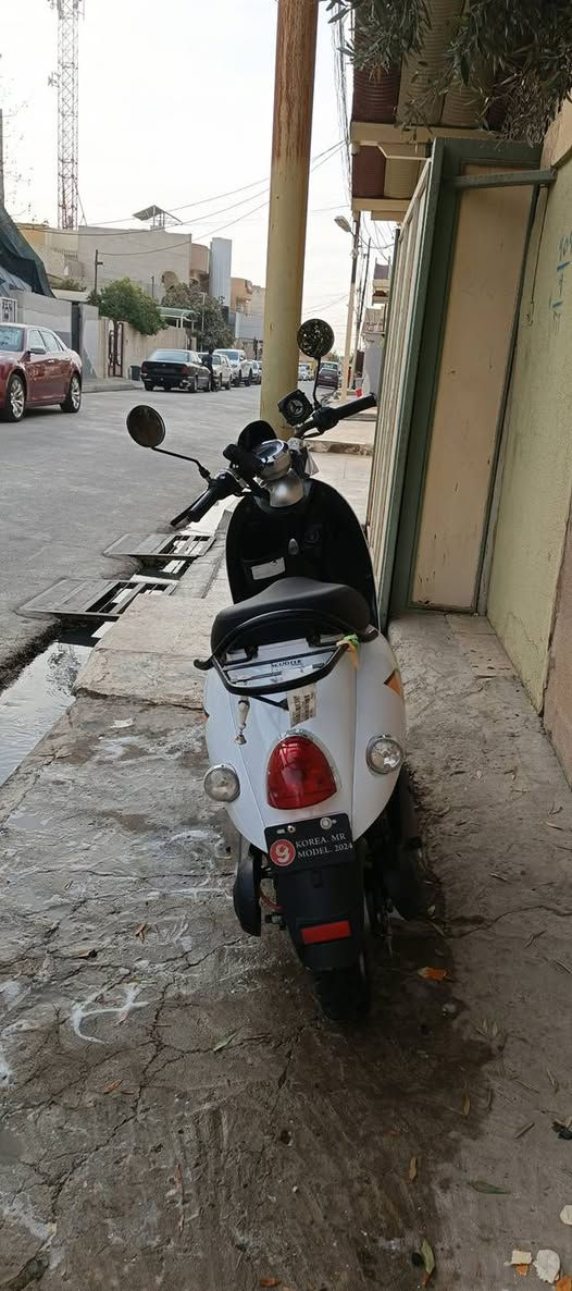 السلام عليكم 
مطور عبد الحليم بوليسي البيع 
مواصفات
اسبيكر اصلي ميموري يرهم وفلش 
٣نمر 
٥بطاريات دبل 
ملف ١٥٠٠
جوزت فصل 
لايت عالي ناصي 
دبل اشاره يعني خلط 
ماطور مايعوزه ربع دينار 
السعر ٤٣٠وبي مجال 
***********
***********
