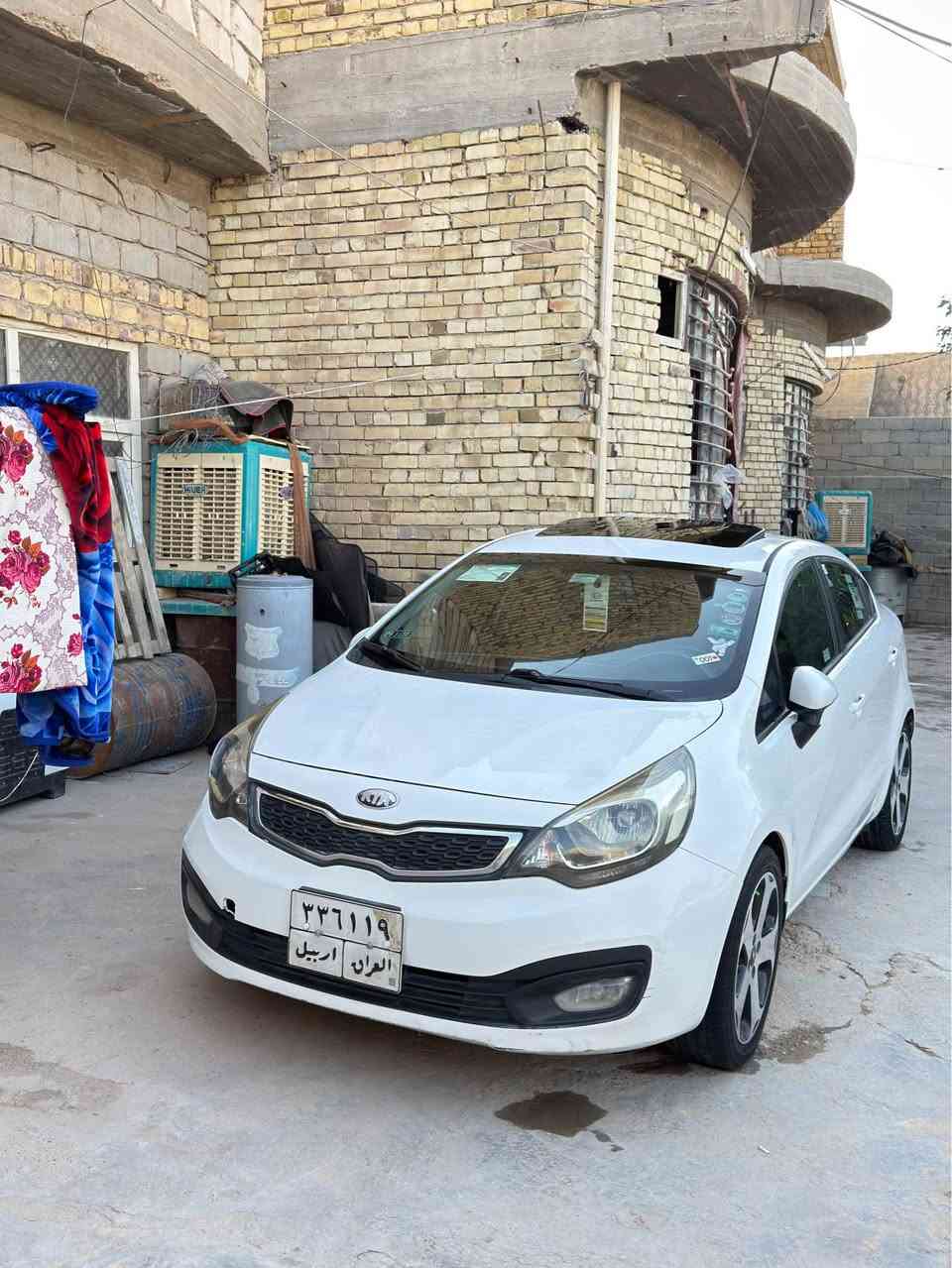 السلام عليكم للبيع كيا ريو موديل ٢٠١٤ خليجي محرك ١٦٠٠ فول موصفات فتحه تحكم ستيرن ٥ ويل كب اشاير بلنري مري شفط حساسات خلفيه سياره جديده وحلوه مكفوله من ضربه وصبغ وتبديل وفتح  بيها مكانين بارد زغار فقط 
تبريد ثلج حداديه نافضها من طول للطول 
مكينه وكير عل شرط 
باسم شركه تريد وكاله تريد تحويل 
سعرها ٨٦ ورقه بيها محال حك الجيه 
*********** النجف, العراق
