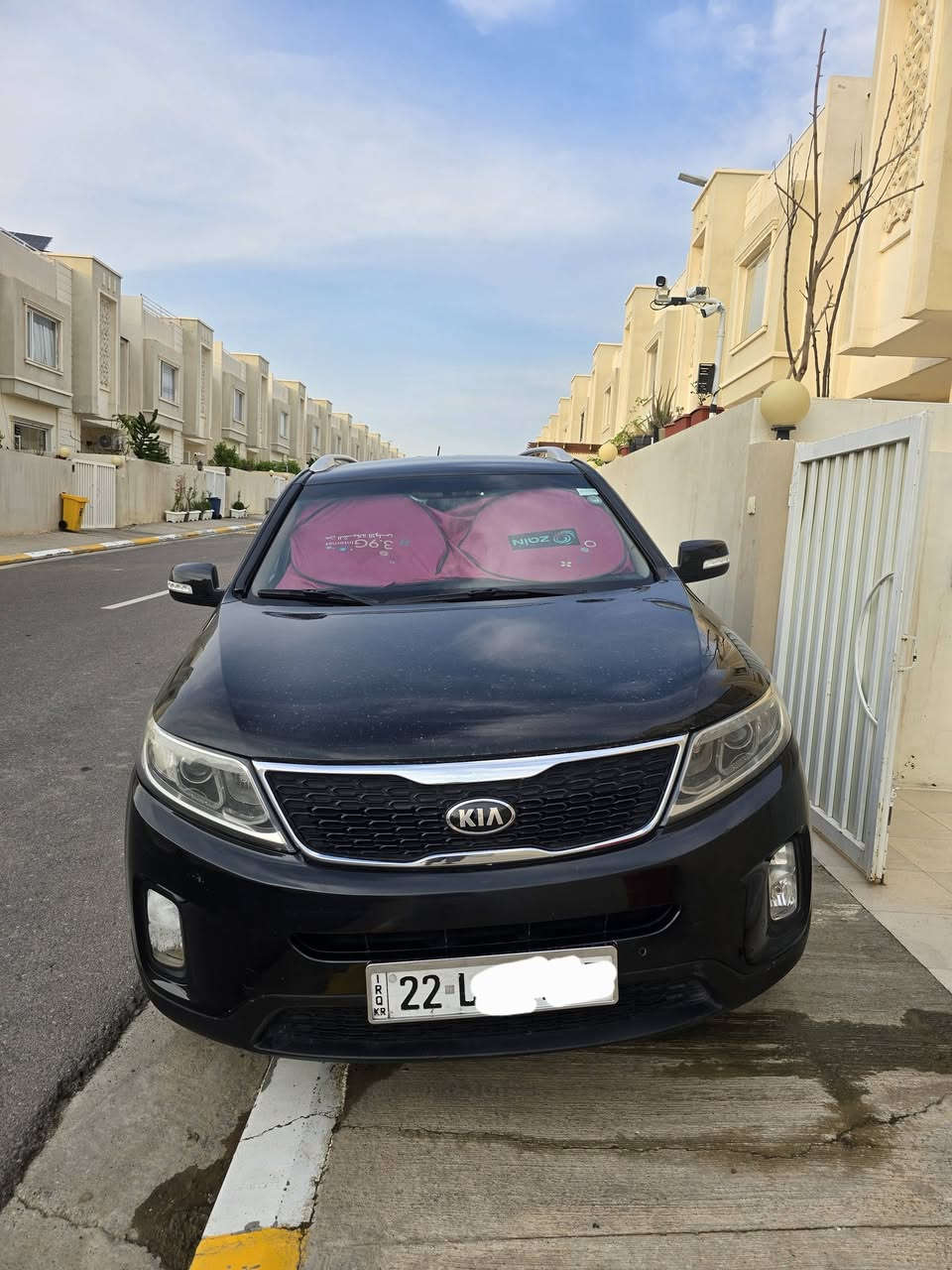 (بسم الله الرحمن الرحيم )للبيع سيارة Kia Sorento 2013 موديل 2013 (شكل 2015) خليجي فول مواصفات  اعلى فئة ، بحالة ممتازة ومكفولة كفالة عامة ✨

🔹 المواصفات:
•  محرك 6 سلندر قوي واقتصادي
•  قير أوتوماتيك ناعم بدون مشاكل
•  داخلية نظيفة جداً 
•  شاشة + كاميرا خلفية
•  حساسات أمامية وخلفية
•  مثبت سرعة
•  تحكم بالمقود (ستيرن)
•  مرايا كهرباء قابلة للطي
•  تبريد وتدفئة ممتازة ❄️🔥
•  جنوط أصلية
•  إطارات جديده
.7 راكب 
.رقم اربيل 
.بصمة تشغيل 
.بصمة ابواب
.يدات نيكل
.بردات جانبية
.كشنات السايق كهرباء⚡️
.ثلاث قطع تبريد❄️
.كشنات جلد 
.اشارات ترحيب 
. اشارة بلمري 

•  تم تبديل دهن القير (زيت القير) بالكامل قبل فترة قصيرة جداً
•  صيانة حديثة وجاهزة للاستخدام بدون مصاريف

.سنوية جديدة
🔹 السيارة:
•  وارد خليجي
•  خالية من الحوادث

•  مكفولة كفالة عامة من الصبغ 
سيارة نظيفة جداً وجاهزة،
مكاني موصل
***********
***********
