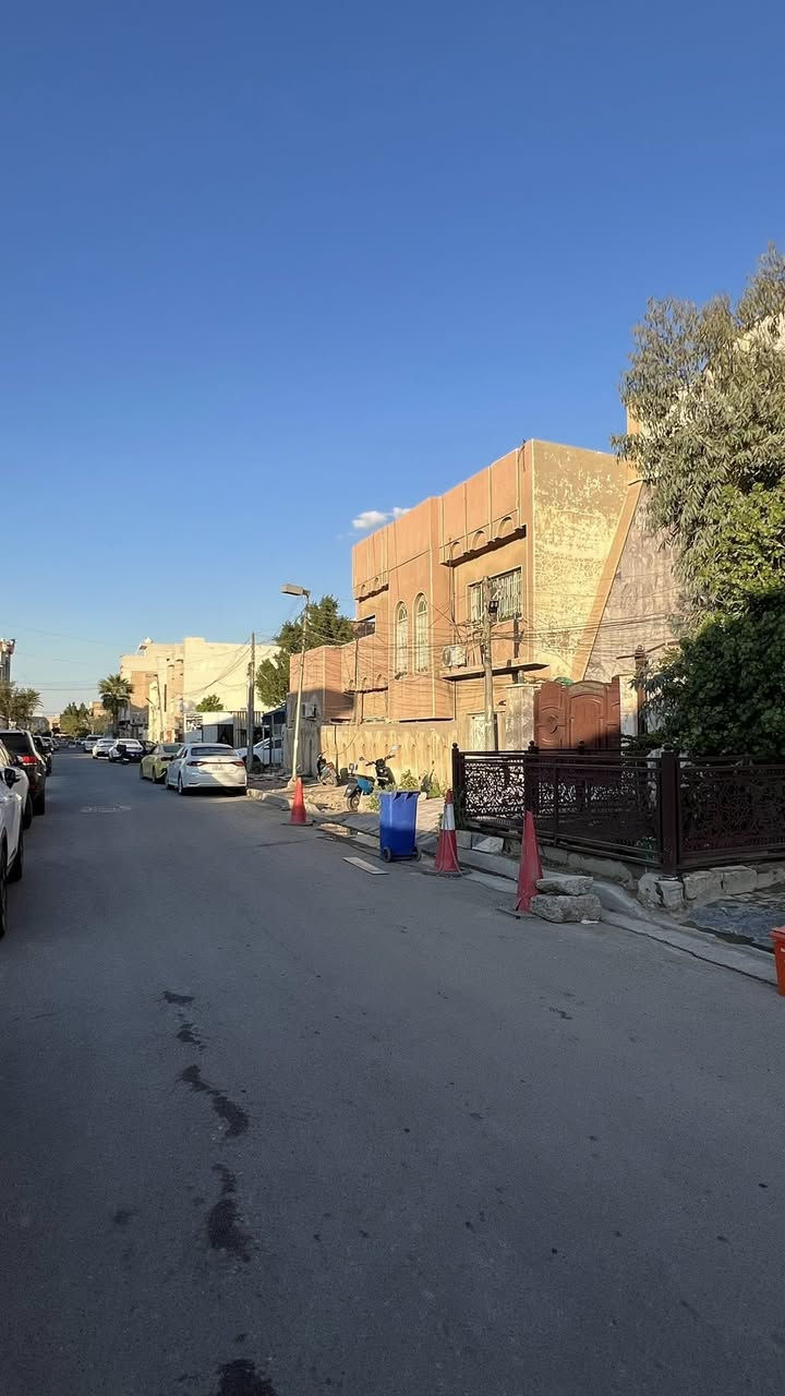 #مكتب_الودق_للعقار
دار للبيع شارع فلسطين حي العقاري مساحة 200 متر 
سند مستقل
واجهة 8 متر 
نزال 25 متر 
يحتوي على كراج / صالة/ استقبال/ مطبخ / خدمات / منور/ 4 غرف نوم
#للأستفسار_يرجى_الاتصال_او_المراسلة 

☎️*********** خليفة التميمي
