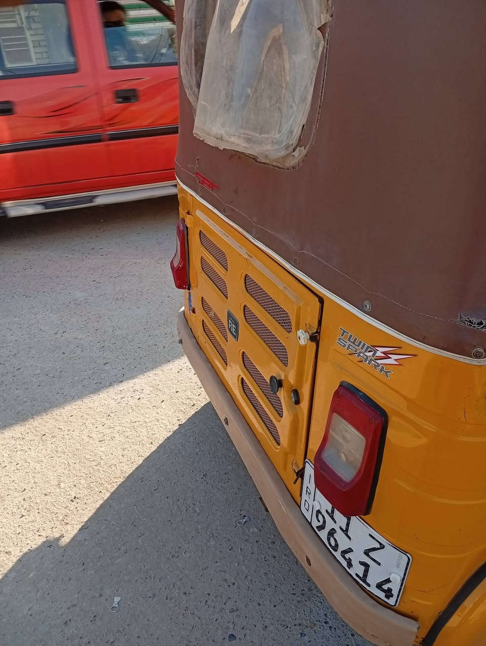 سلام عليكم تكتك للبيع تكتك مكفوله من صبغ  دوس بلاديه
مكينه مكفوله جيب فيتر وتعال 
مكاني زعفرانيه نهايه اربع شوارع رجاء تريد تحويل ثاني يوم وسويلك عقد مروري 
رقم *********** جيب فيتر وياك وتعال تكتك دوس بلاديه سعر 6500وبيه مجال
