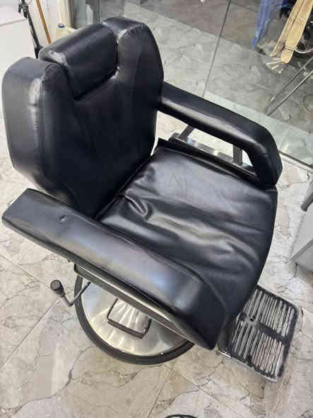 3 كراسي شبح للبيع العنوان ديالى بعقوبة الجديدة شارع الطابو نظيفات و مرتبات فقط جك الظهر ميشتغل 
للاستفسار ☎️***********
