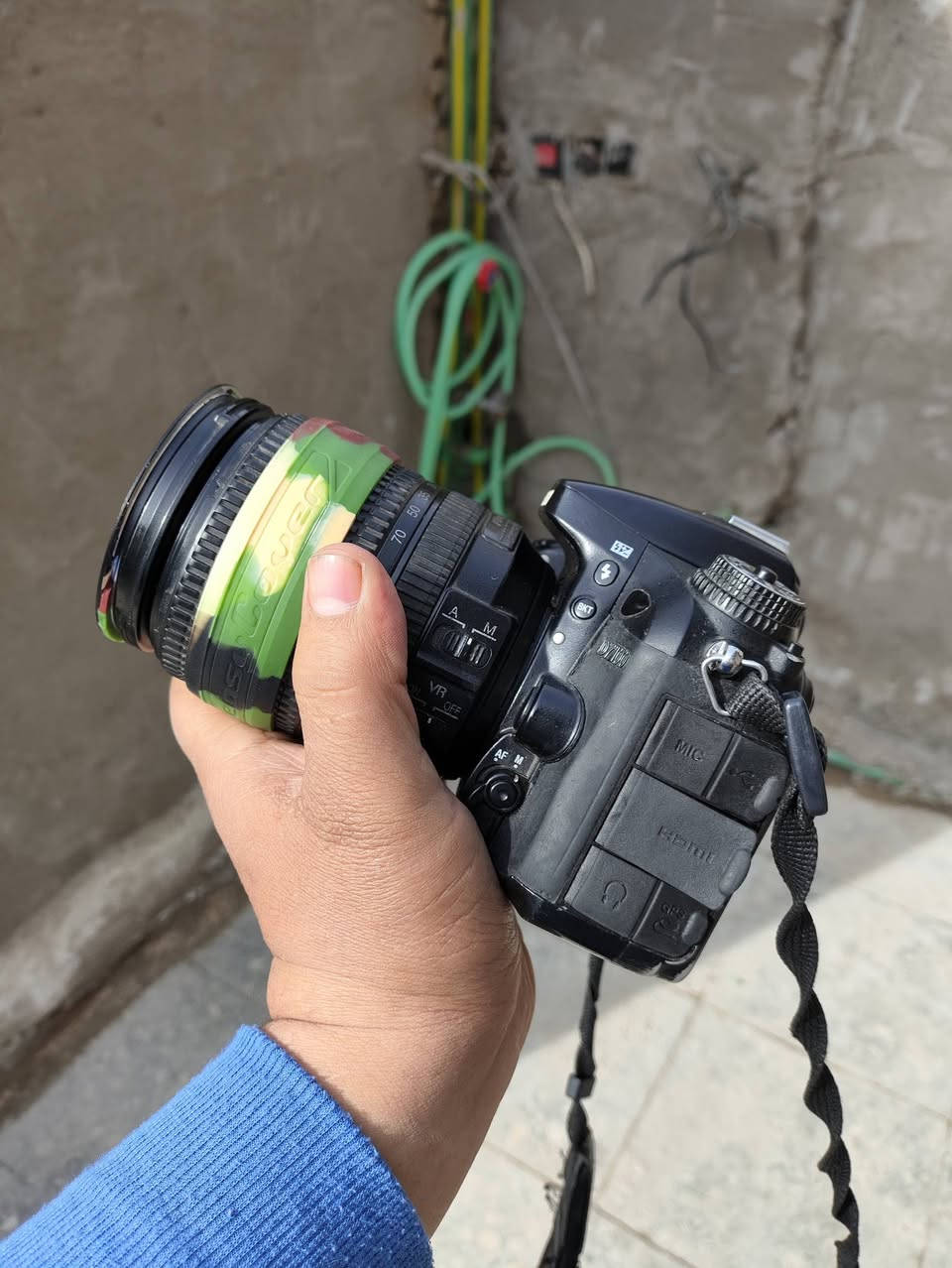 للبيع نيكون 7100D
معا عدسه18-140
رام وبطاريه وشاحنه 
السعر 350 وبي مجال 
للتواصل التصال علا ***********
دخل بغداد فقط
