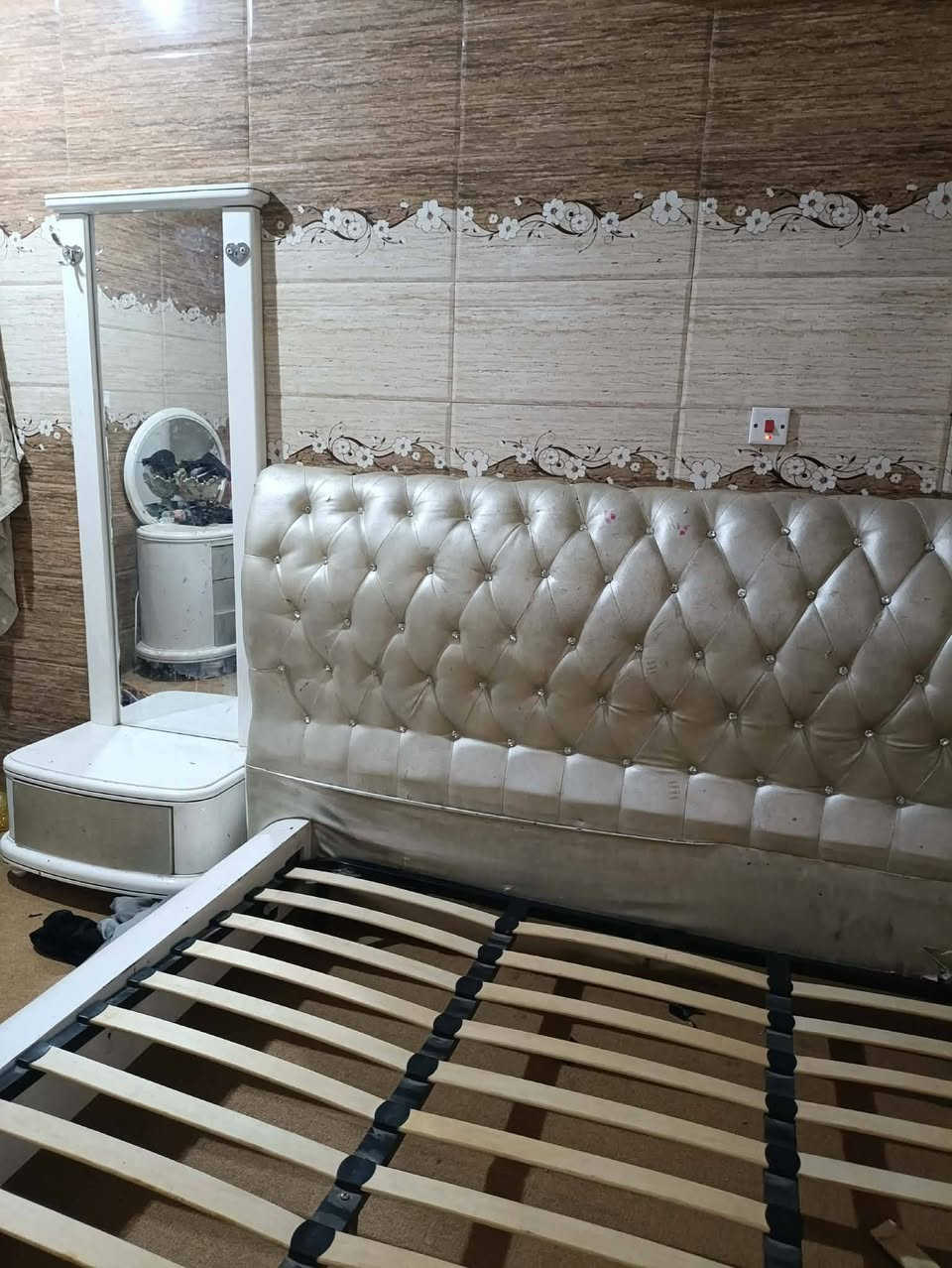غرفة نوم نظيفه جدا. كربلاء حي العباس


**إذا كنت صاحب هذا الإعلان وتريد حذفه لأي سبب، رجاءا أرسل رسالة إلى الدعم الفني**
