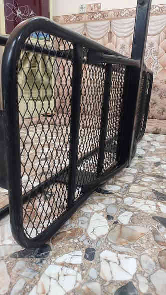 سله خلفيه  جديدا شوفت  عينك   ما مستخدمه  فقط اسبوع  بعت سيارا  وشلعتها  منها  سعر 250 وبيها مجال نجف ***********
