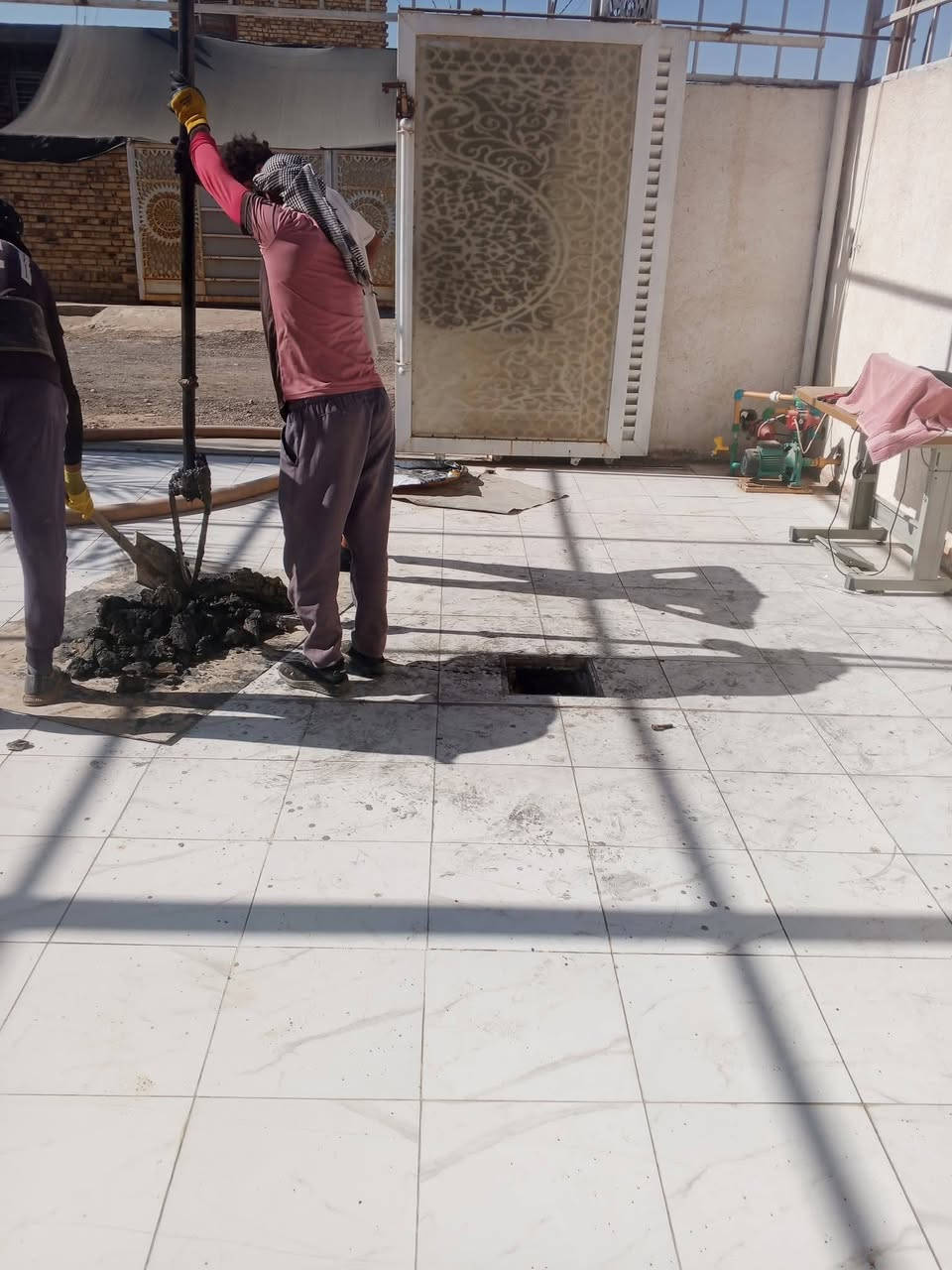 ابو سجاد لحفر البراين للمخازن لتصريف مياه منها ضمان متسحب مخزن ٥سنوات  السعر ١٠٠الف والبوري ع ابو البيت //***********//***********
