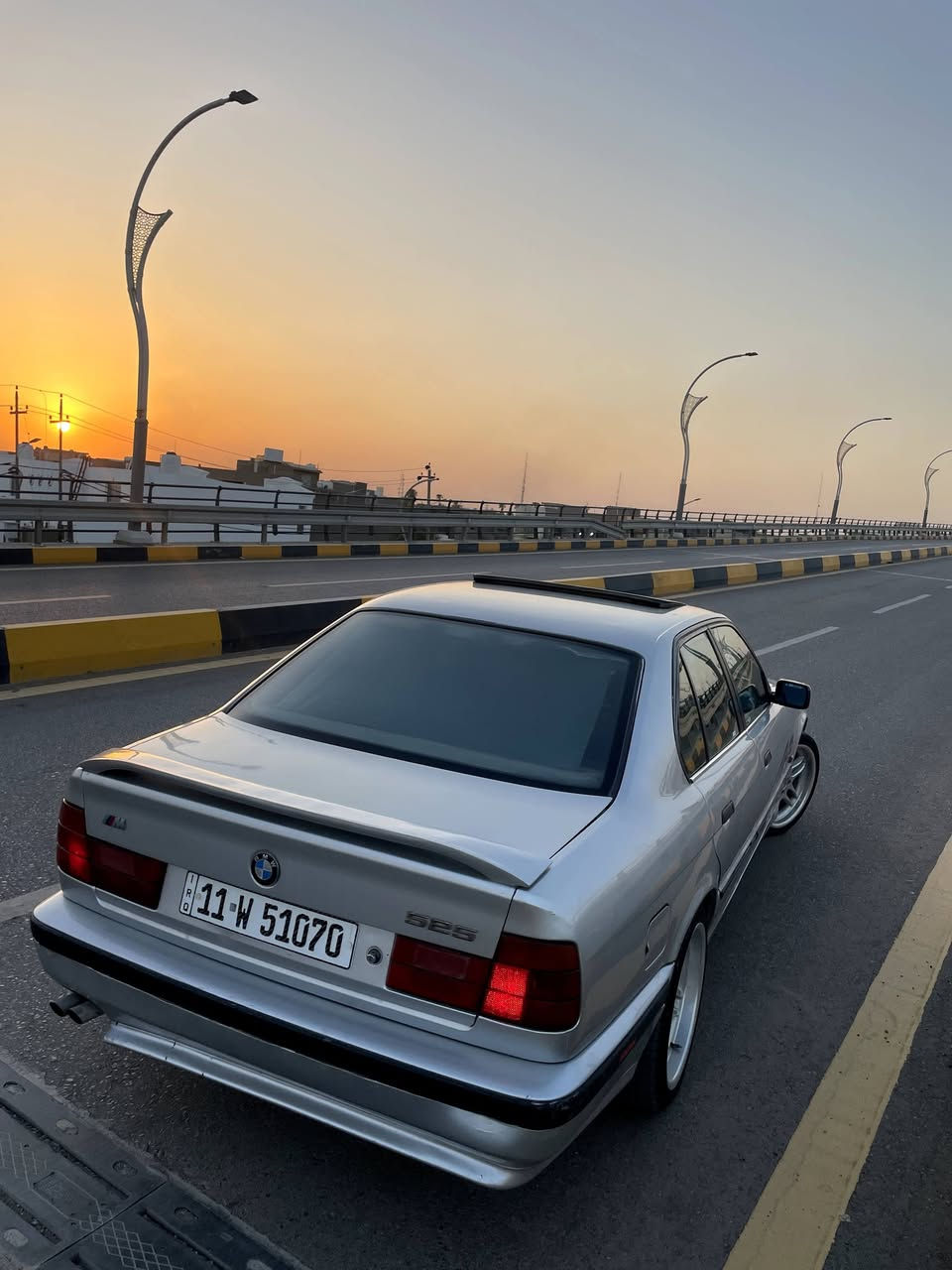 BMW موديل 1991 
مكينة مسكر عدل گير  مكفول
منظومة تبريد جديدة 
حدادية جديدة ويل M18 كهربائيات كلهة شغالة سلايت 3 طكات مصبوغة عام للجمالية بدون ضربة سيارة متعوب عليهة 
رقم بغداد بأسمي سنوية ما ساقطة 
المكان الديوانية/المركز 
السعر 68 
***********
