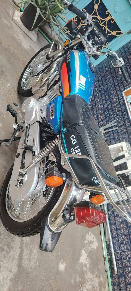 السلام عليكم دراجه ارشا للبيع موديل 2025 مكفوله كفاله عامه السعر 650 وبيه مجال للشراي


**إذا كنت صاحب هذا الإعلان وتريد حذفه لأي سبب، رجاءا أرسل رسالة إلى الدعم الفني**