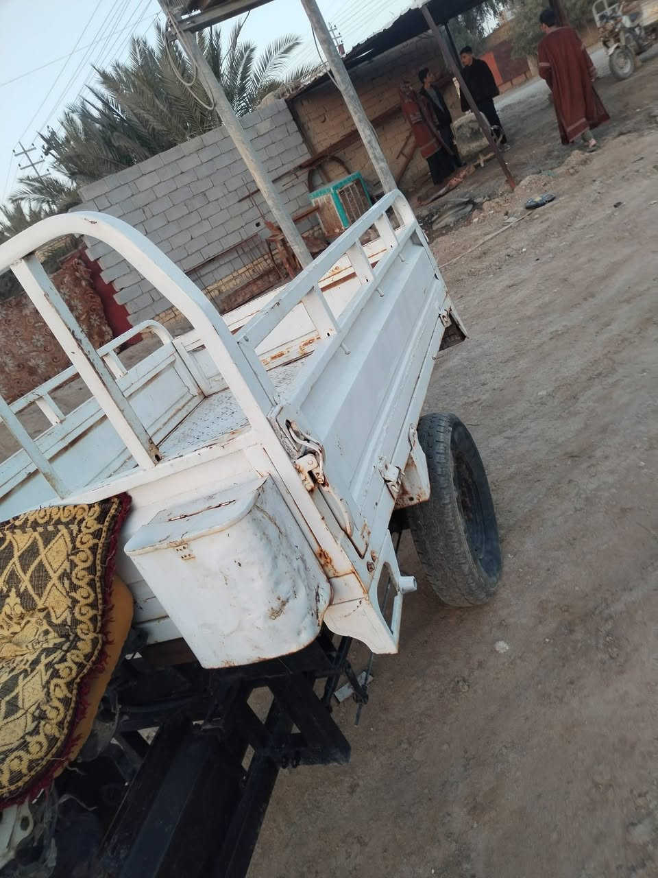 السلام عليكم ستوته للبيع مرقم سنويه كامله بأسمي مكان ذي قار قضاء الاصلاح شاصي بدي نضيف  سعر 1500 وبيه مجال للشراي  مديل 2014 

 ***********
