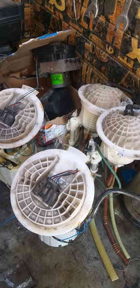 السلام عليكم تم وصول عبواة جالجر موديل ١٢ لوك حاويه مع المساعد للتواصل ***********
